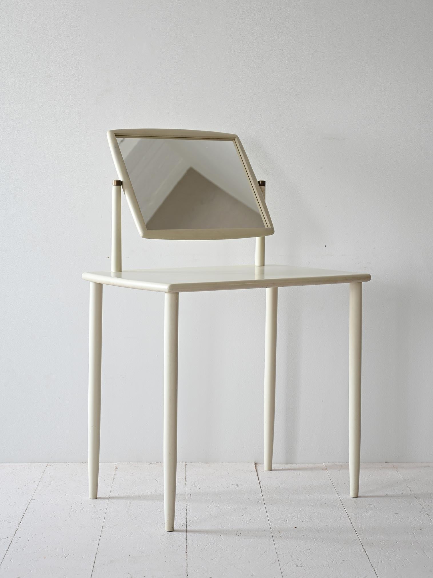 Scandinave moderne Coiffeuse vintage en bois en vente