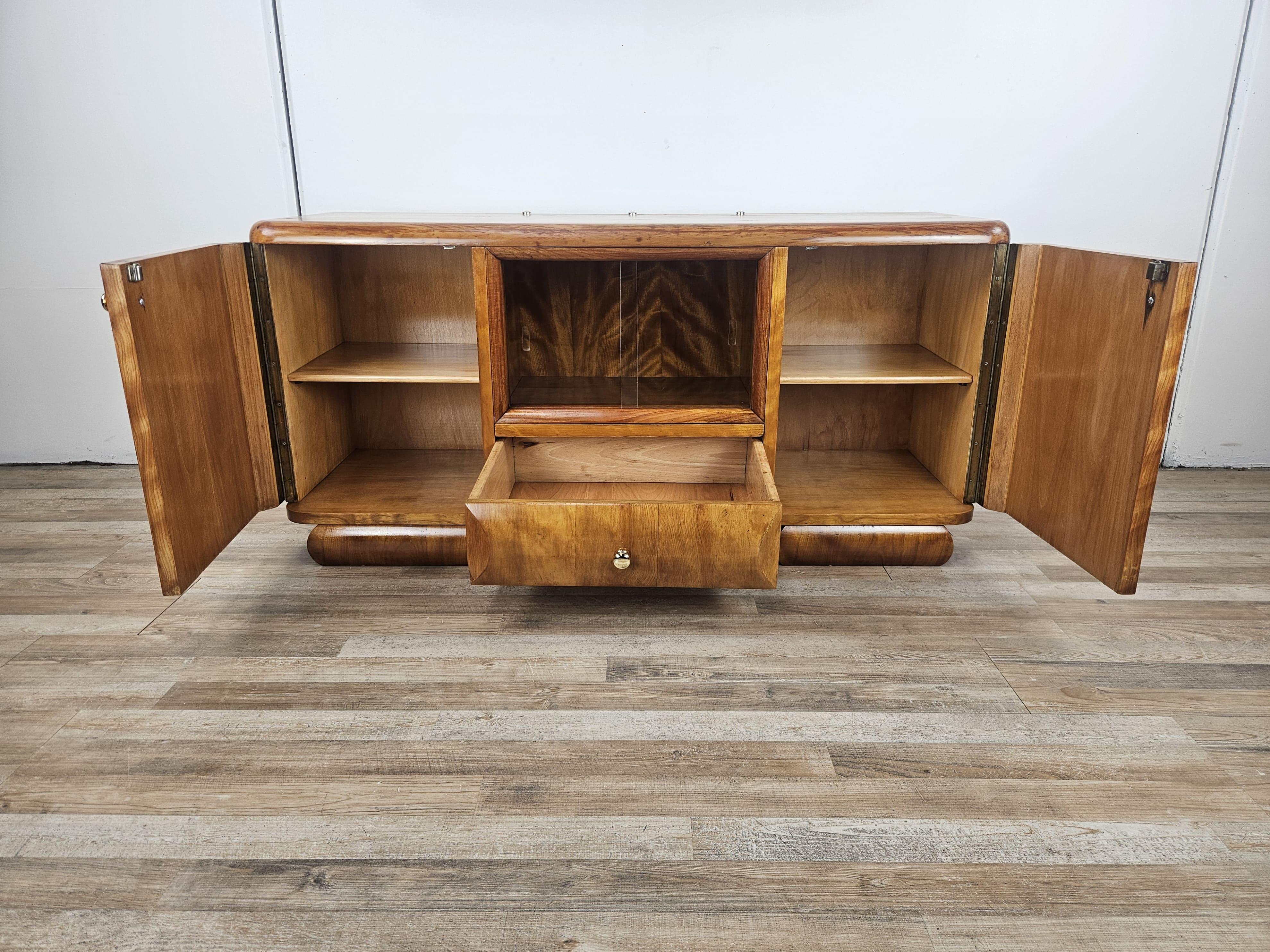 Art Deco 1940s blond walnut dressing table with sliding glass panes For Sale 12