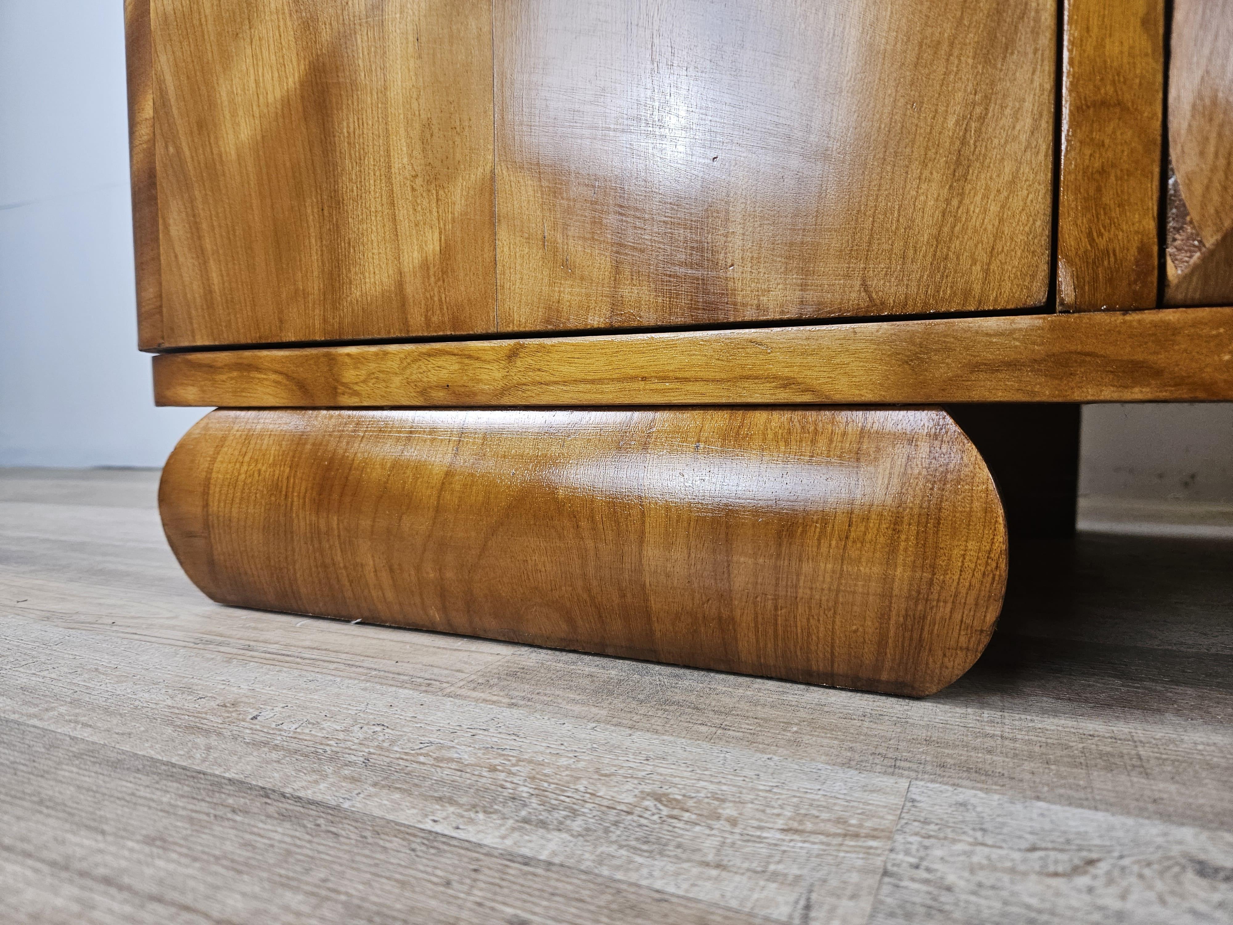 Art Deco 1940s blond walnut dressing table with sliding glass panes For Sale 13