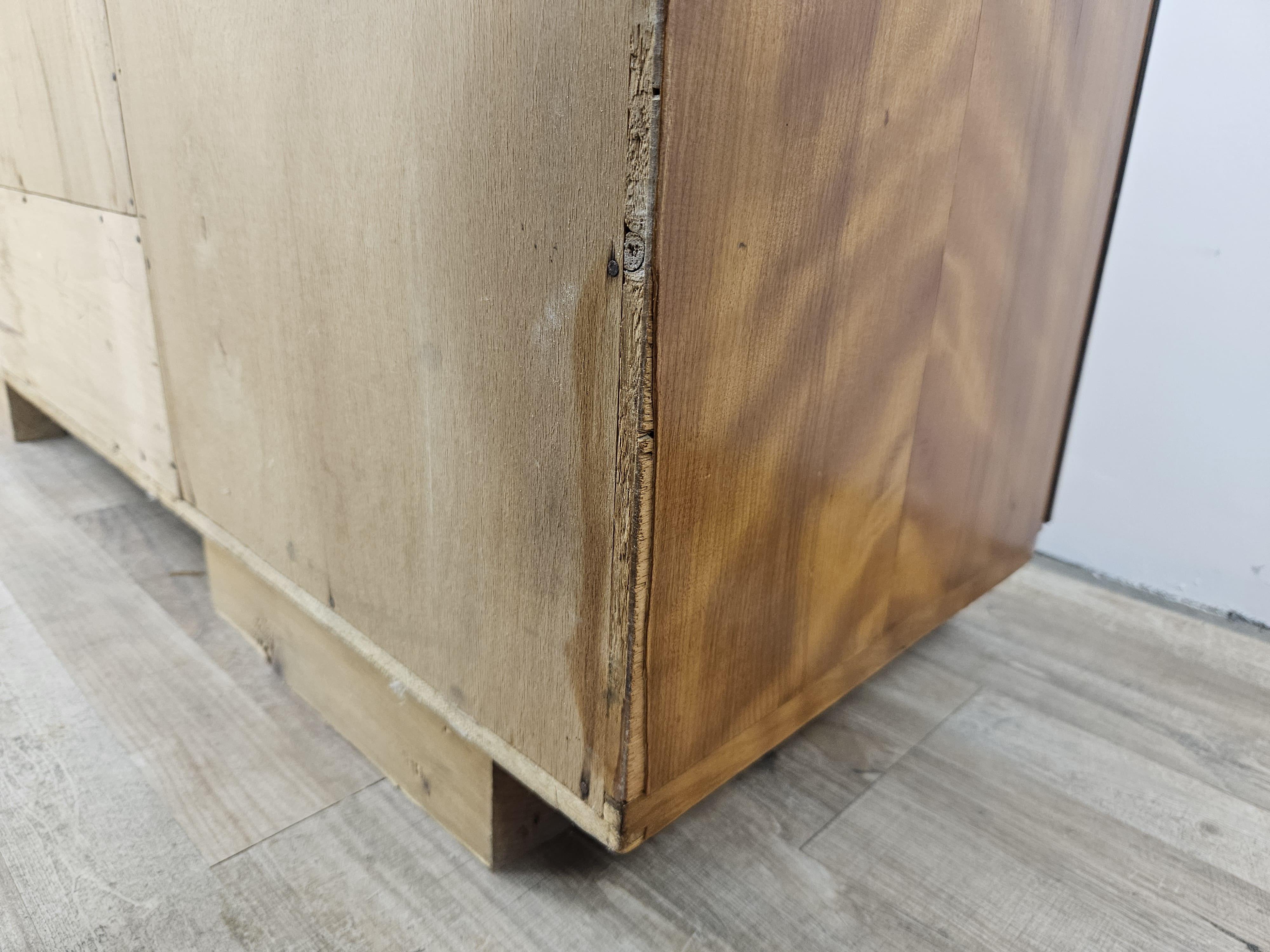 Art Deco 1940s blond walnut dressing table with sliding glass panes For Sale 14