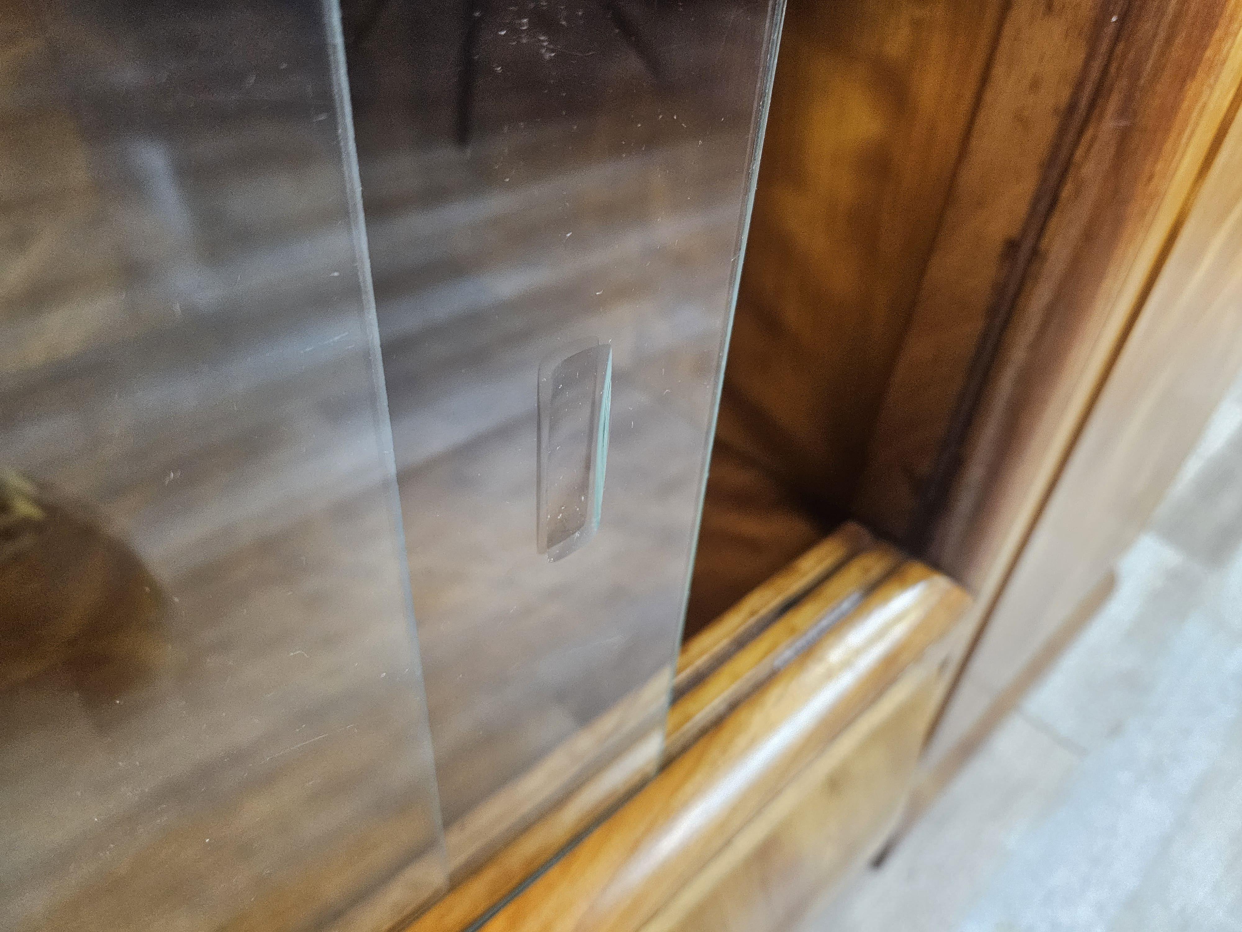 Art Deco 1940s blond walnut dressing table with sliding glass panes For Sale 3