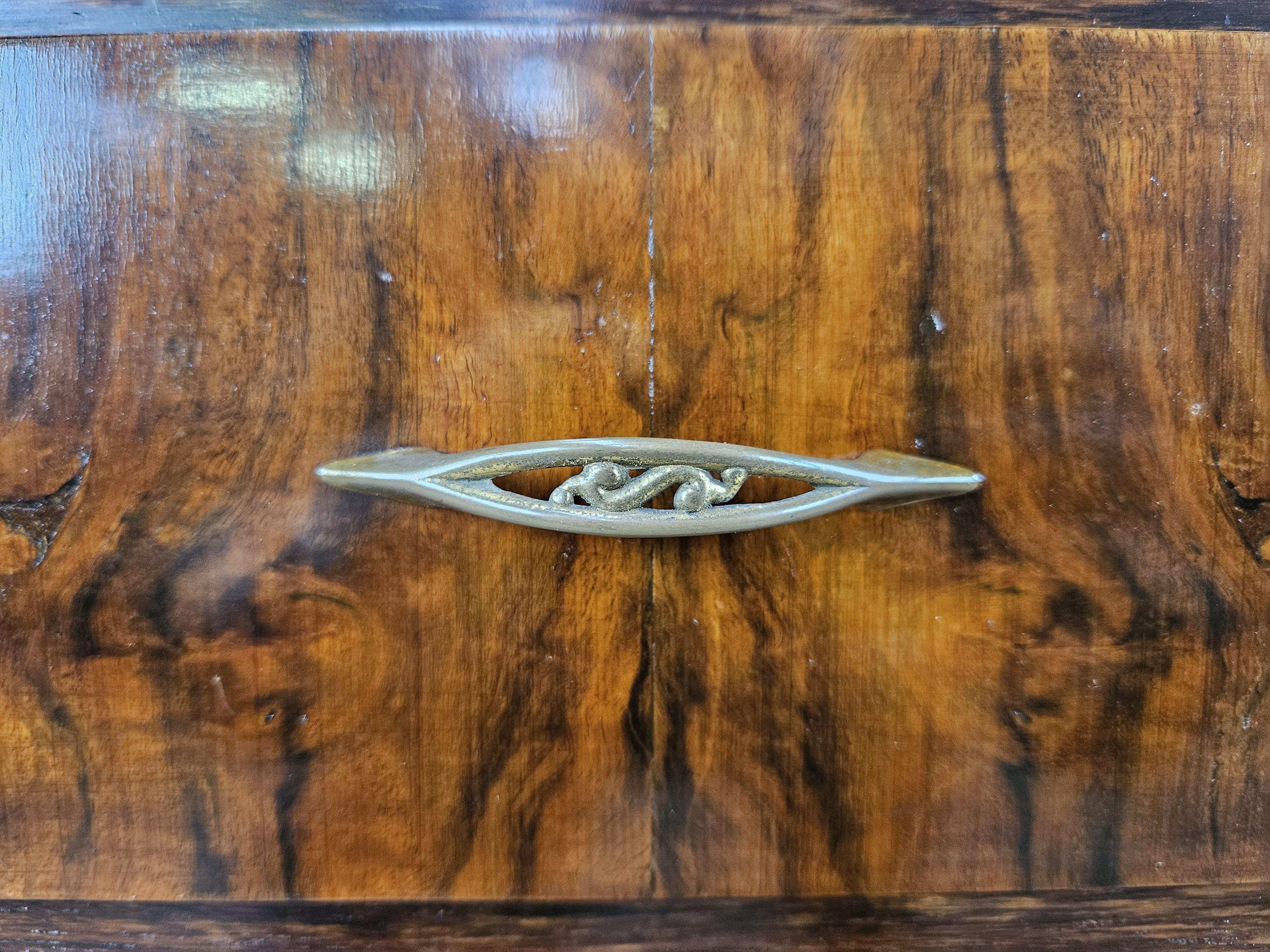 Coiffeuse Art Déco en bois de bruyère avec grand miroir et verre rose des années 1930 en vente 3