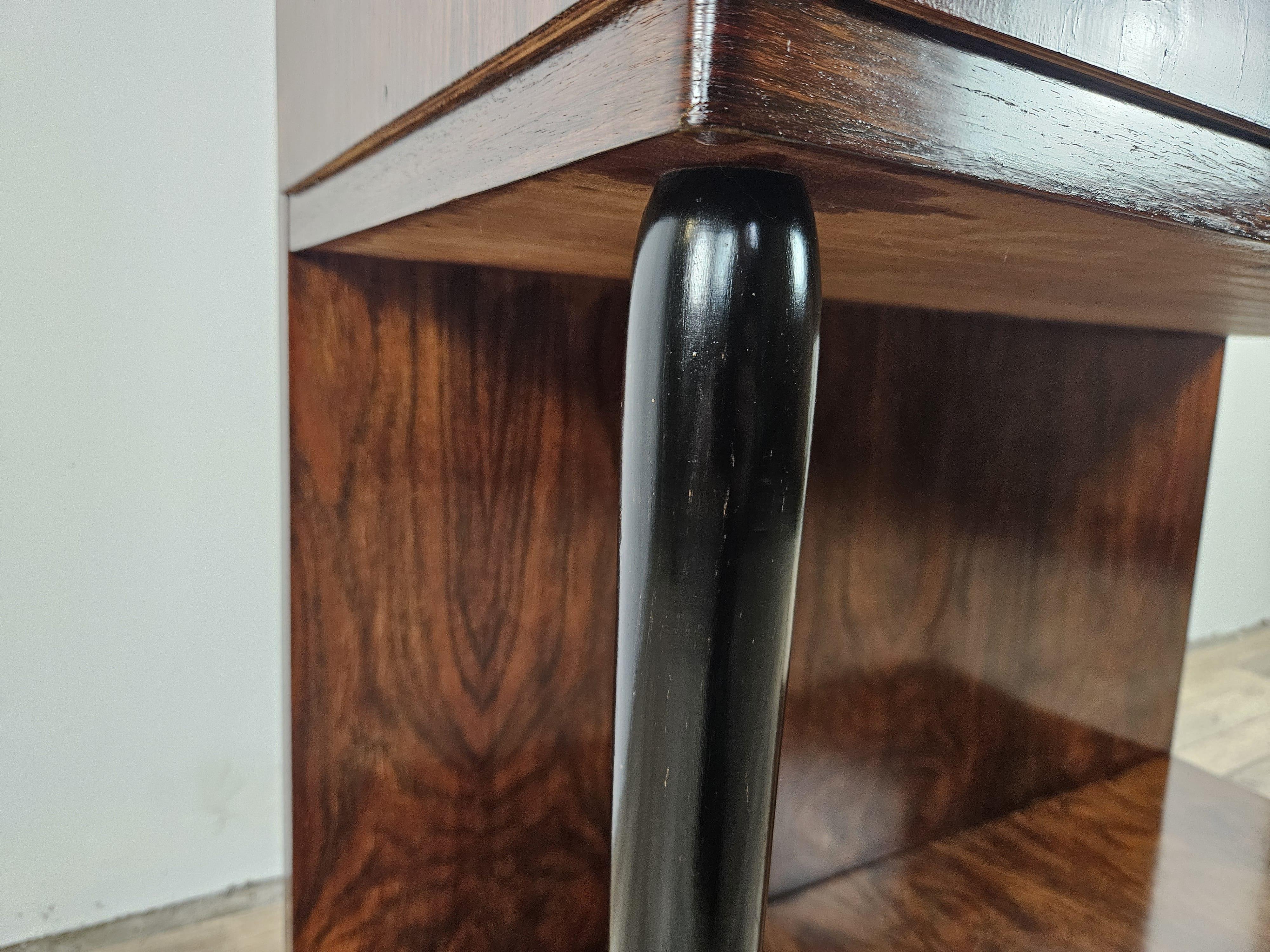 Coiffeuse Art Déco en bois de bruyère avec grand miroir et verre rose des années 1930 en vente 10