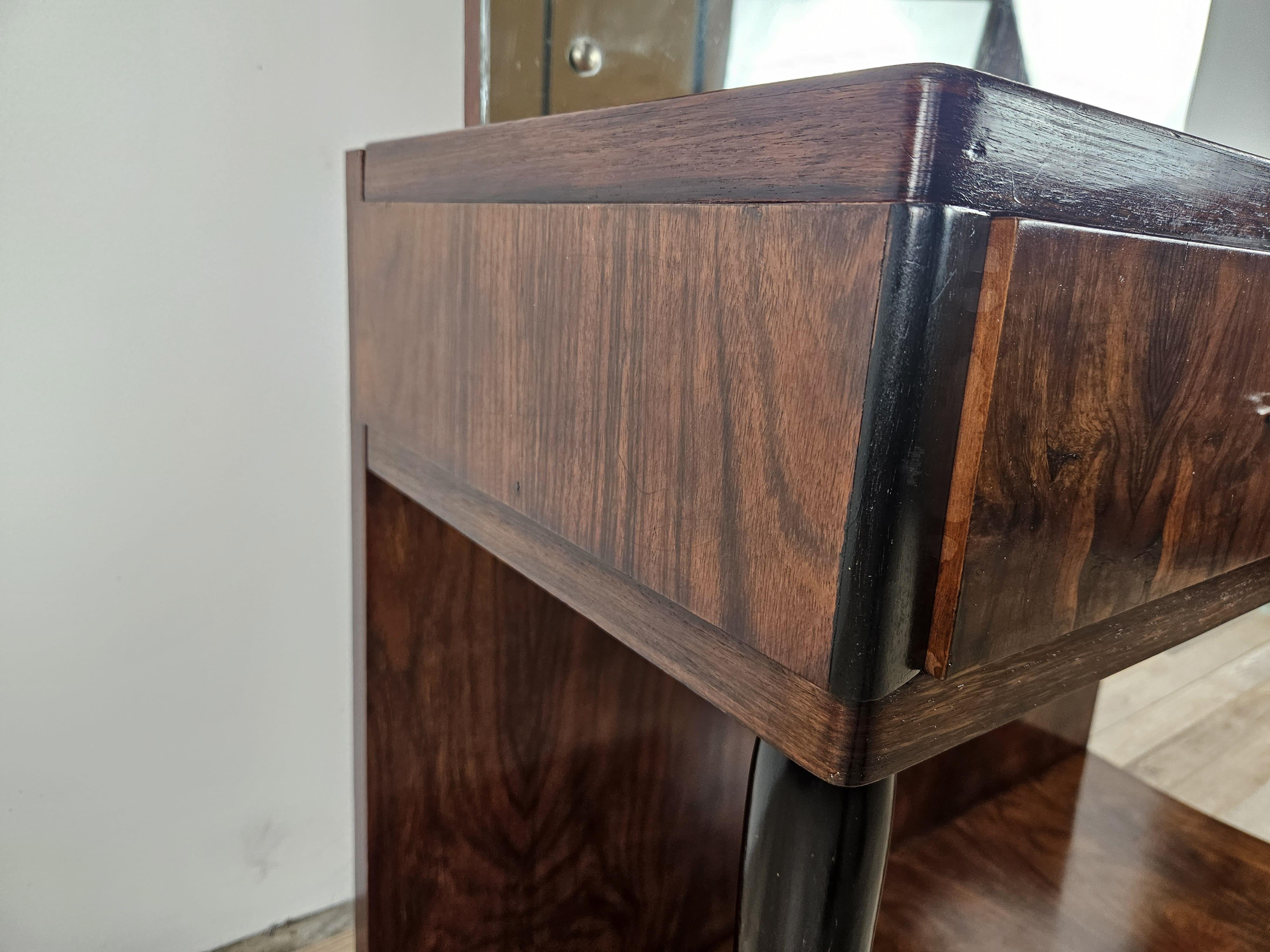 Coiffeuse Art Déco en bois de bruyère avec grand miroir et verre rose des années 1930 en vente 2