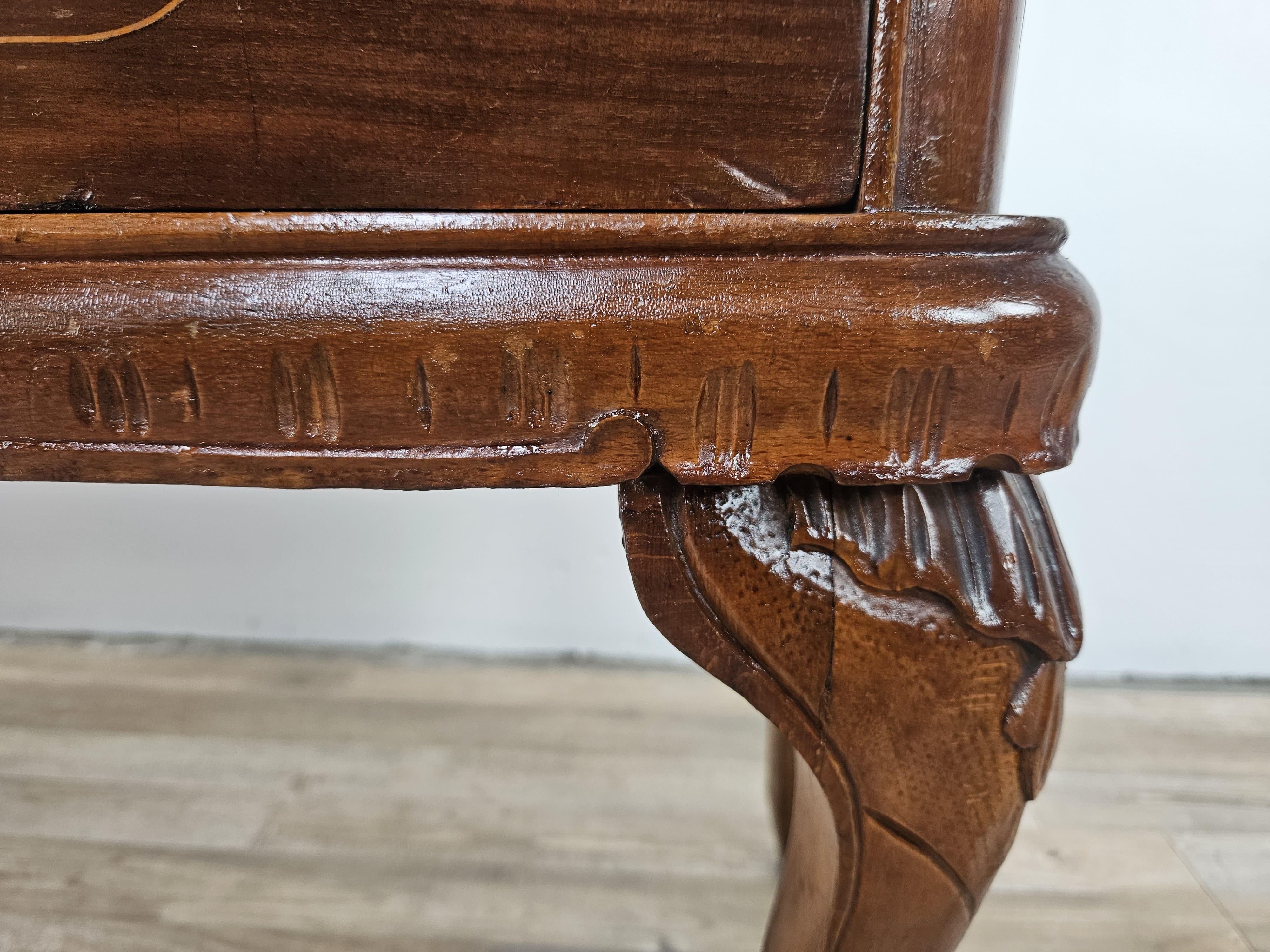 WC bas en noyer de style Chippendale 1930 20e siècle en vente 4