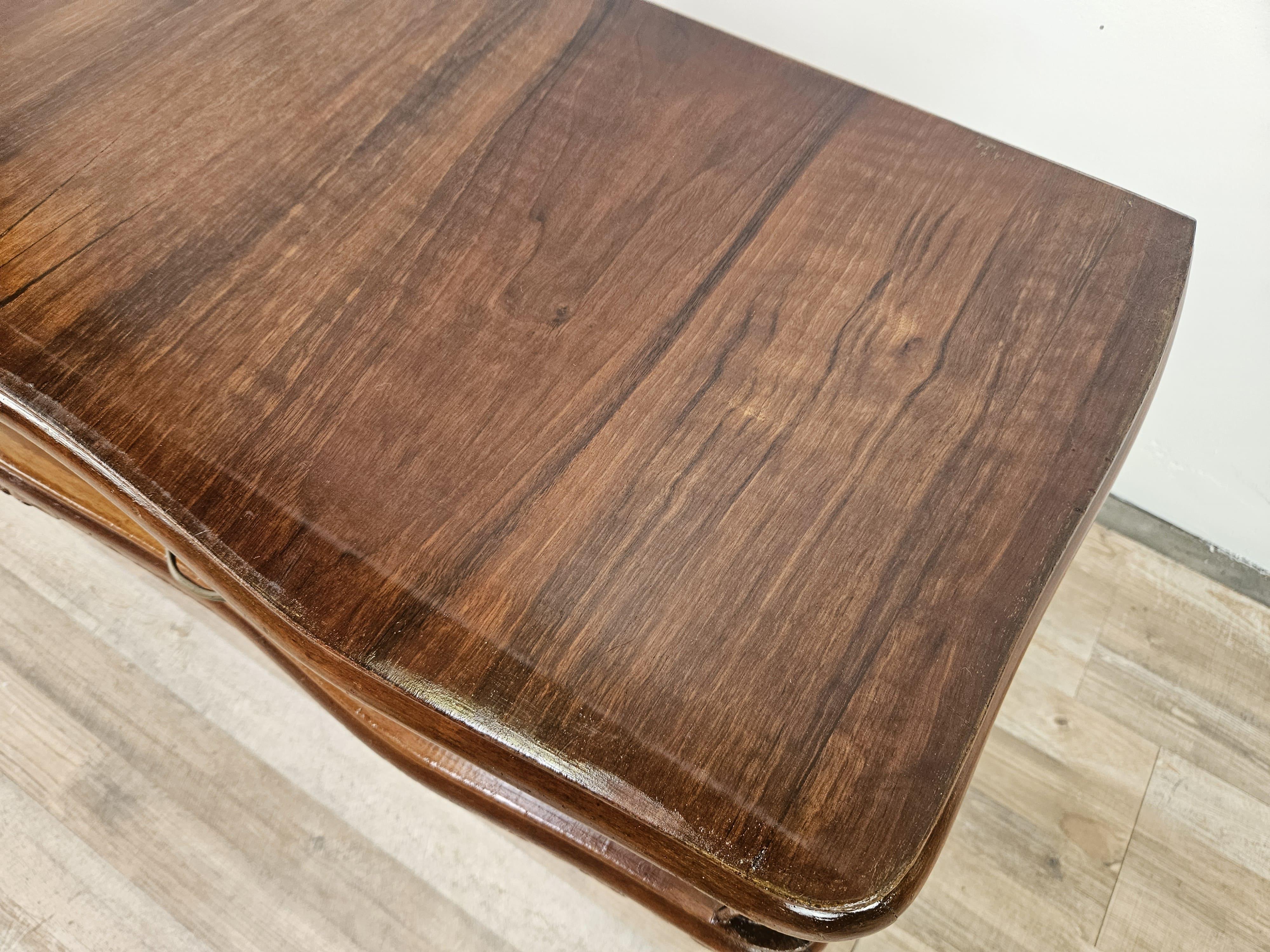WC bas en noyer de style Chippendale 1930 20e siècle en vente 1