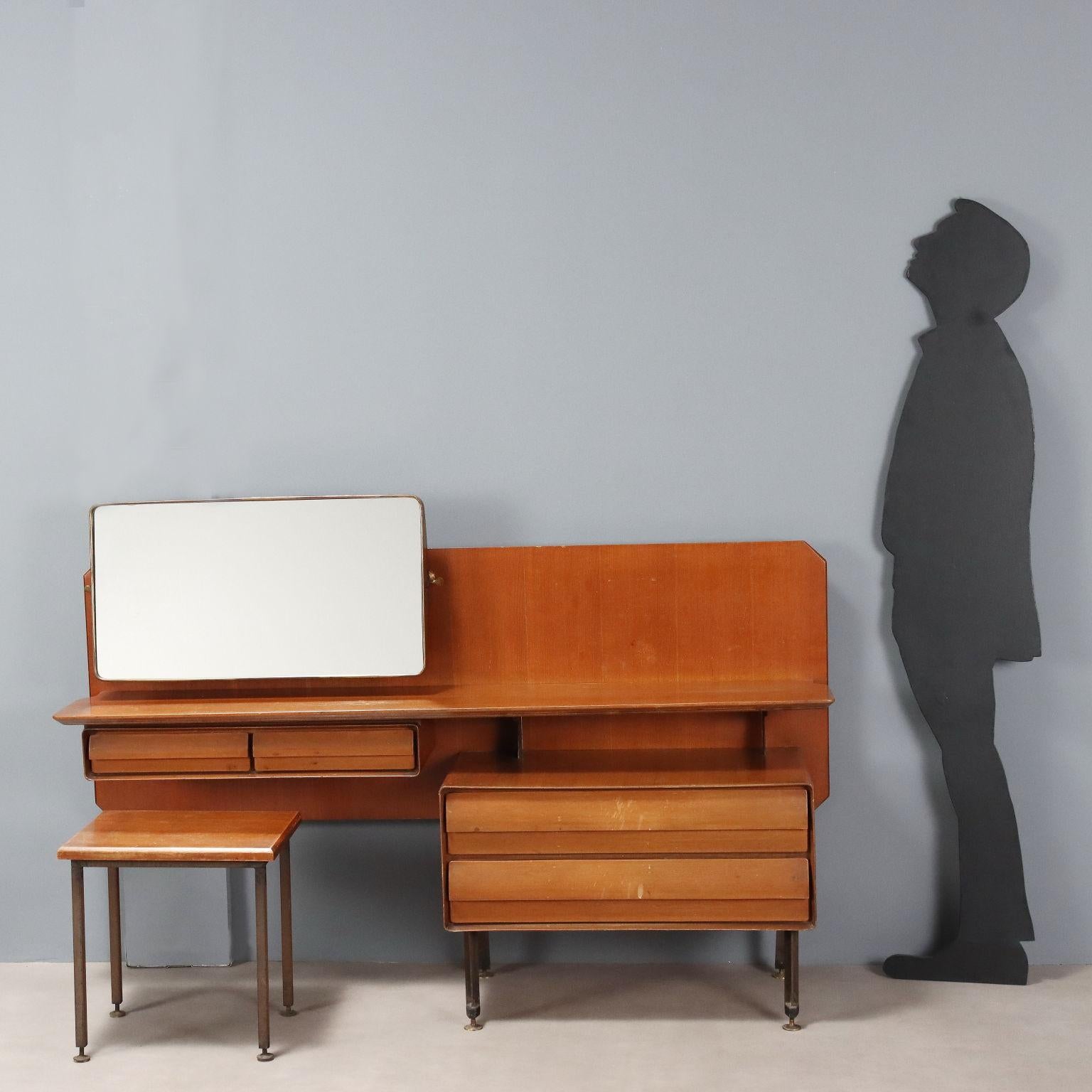 Mid-Century moderno Toelette con Specchio e Sgabellino Anni '60 in vendita