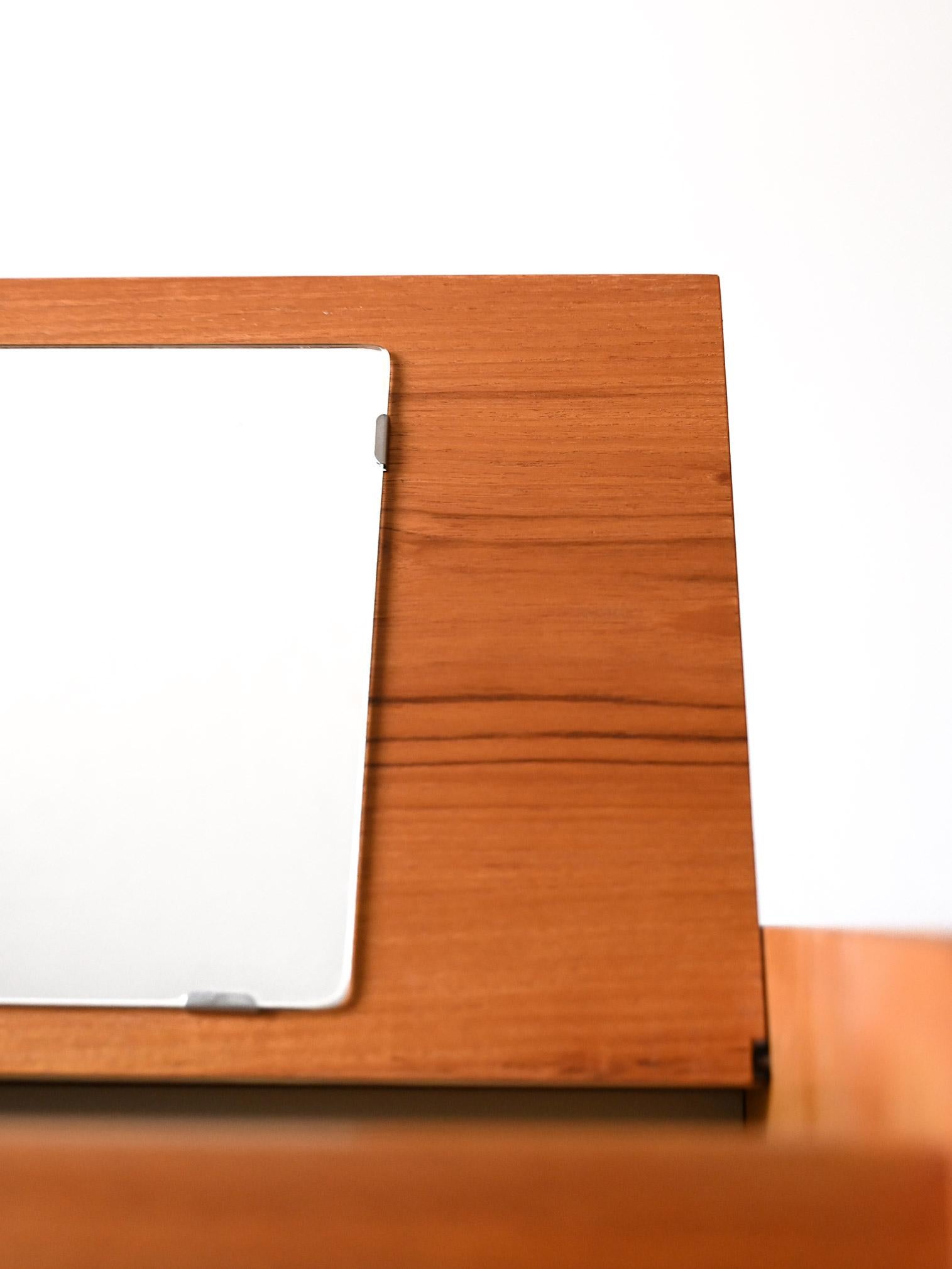 Toelette scandinava in teak con specchio In Good Condition For Sale In Brescia, IT