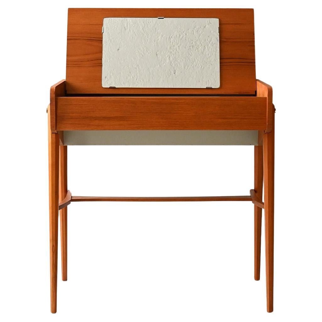 Toelette scandinava in teak con specchio For Sale