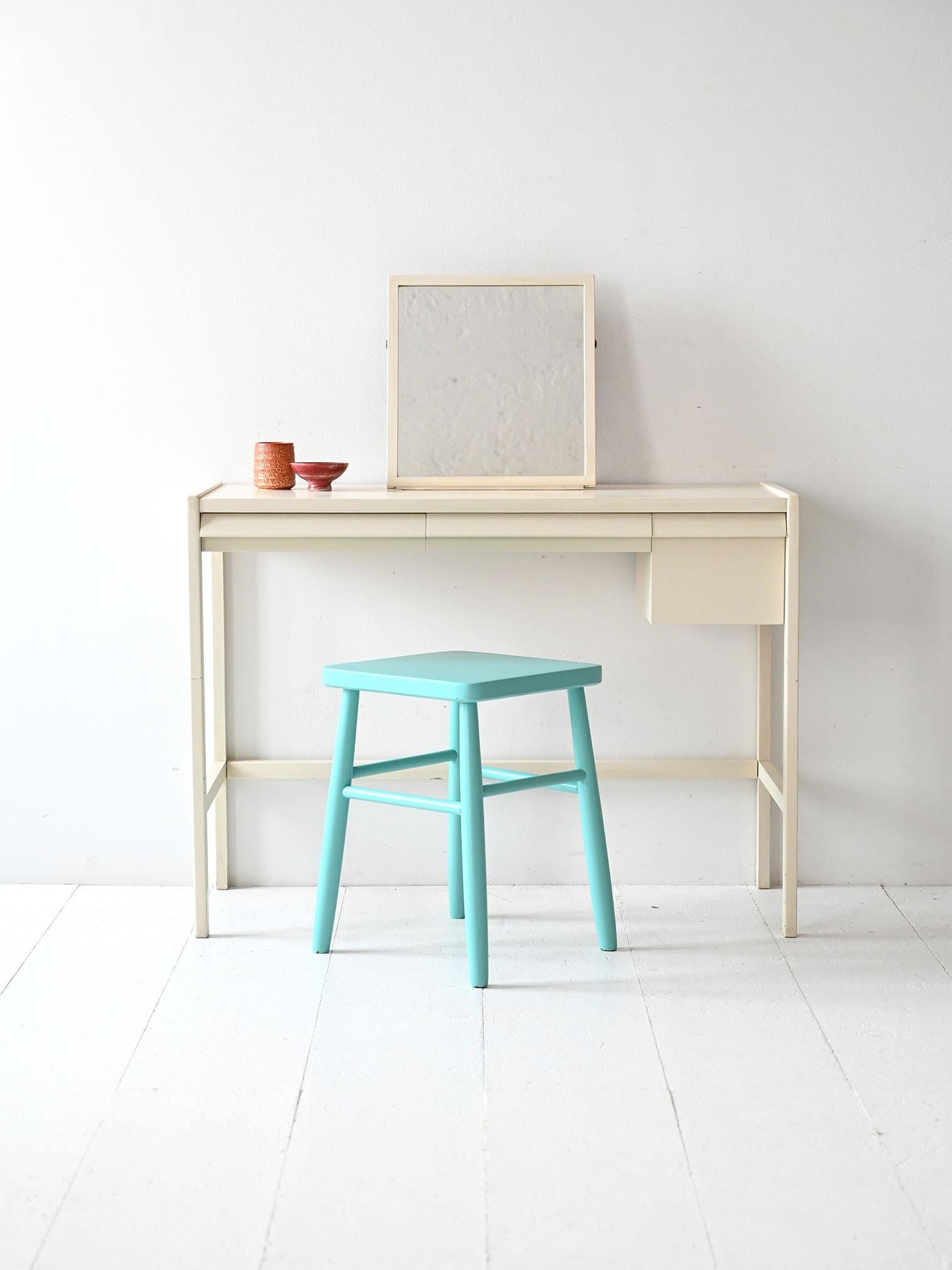 1960s dressing table with adjustable mirror, capacious side drawer and low center drawer, signed Bertil Fridhagen for Bodafors.

Scandinavian 1960s dressing table designed by Bertil Fridhagen for Bodafors. The essential structure houses a capacious