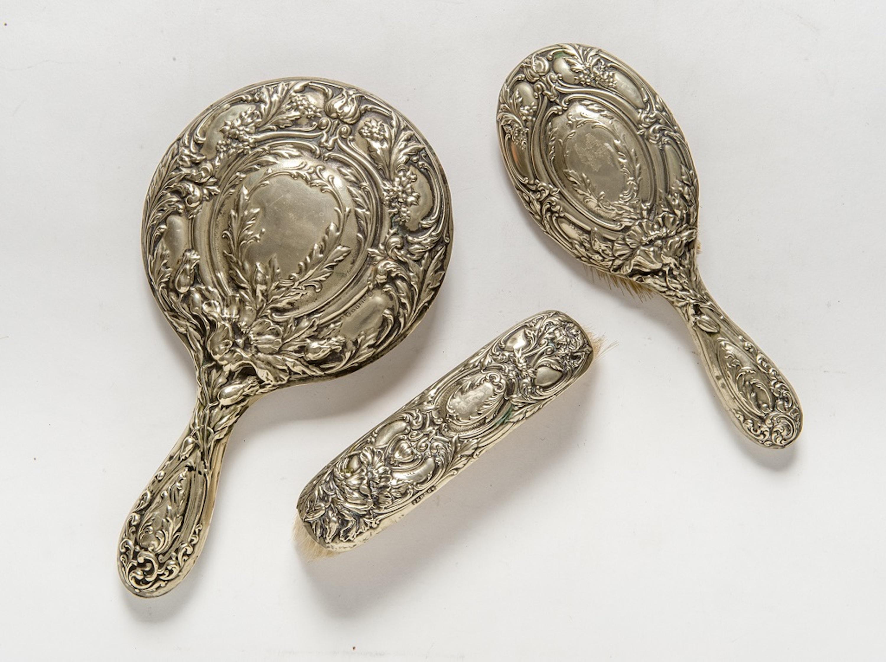 Toelette Set in Sheffield, Manufactured in UK, 19th Century In Good Condition In Roma, IT