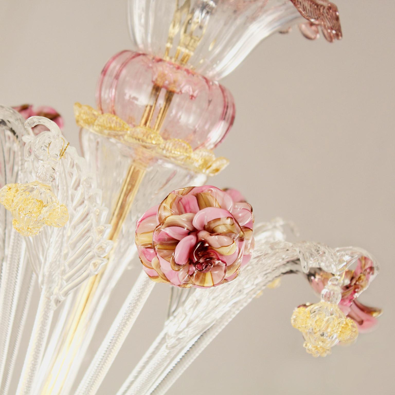 Toffee chandelier, 12-light, crystal Murano glass, polychrome details by Multiforme
The artistic glass chandelier Toffee is an elegant and delicate lighting work, colored with pastel tones. The structure is a combination of well proportioned volumes