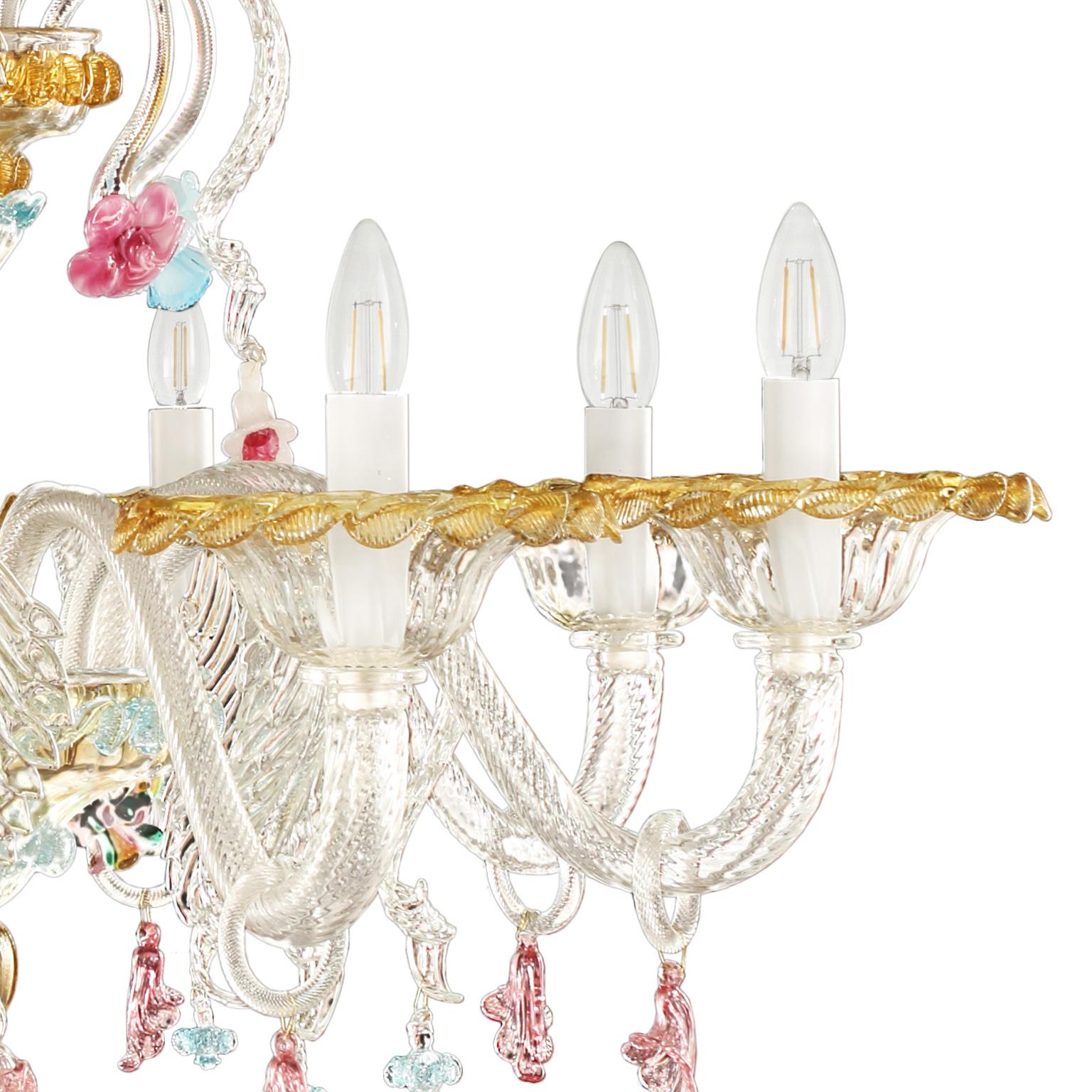 Toffee chandelier 8 arms, crystal Murano glass, multicolour details by Multiforme.
The artistic glass chandelier toffee is an elegant and delicate lighting work, colored with pastel tones. The structure is a combination of well-proportioned volumes