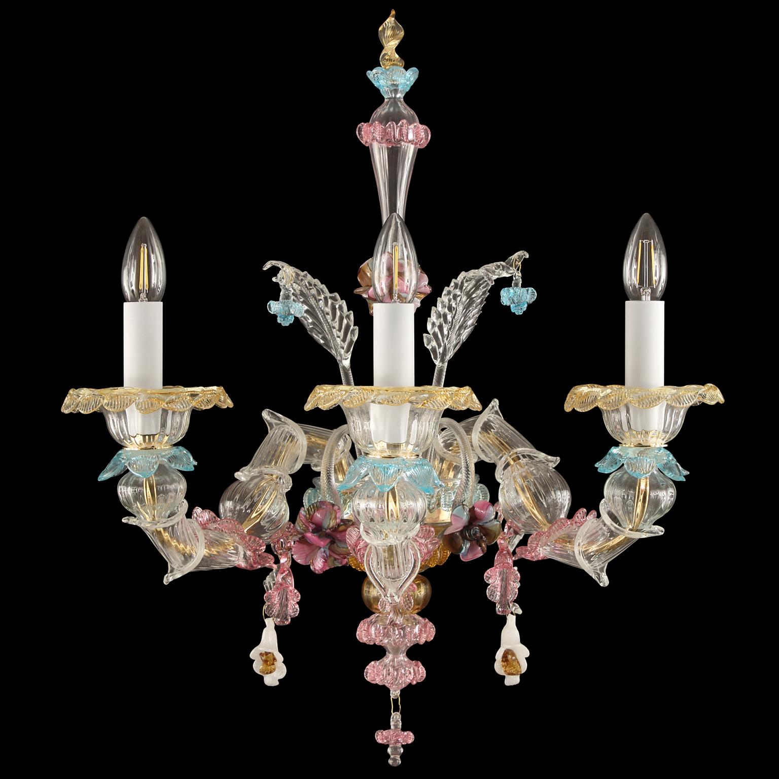 Toffee wall, 3 arms, rezzonico style crystal Murano glass, polychrome details by Multiforme

The Toffee collection is elegant and delicate thanks to the coloured details with pastel tones. The structure is a combination of well-proportioned volumes