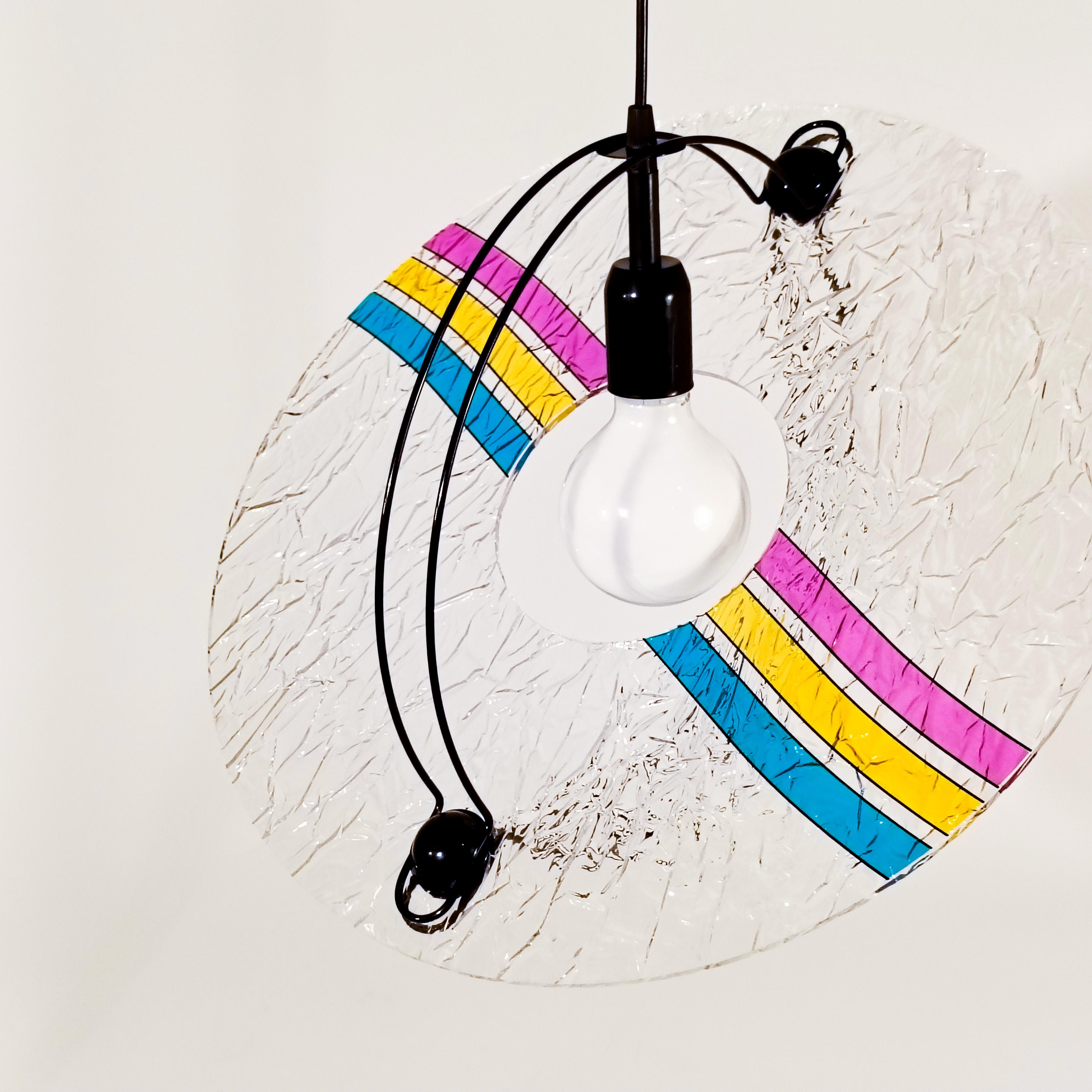 Toffoli. 1 of 2 Memphis and Pop Art style pendant lamp, Italy, 1980s. in vendita 3