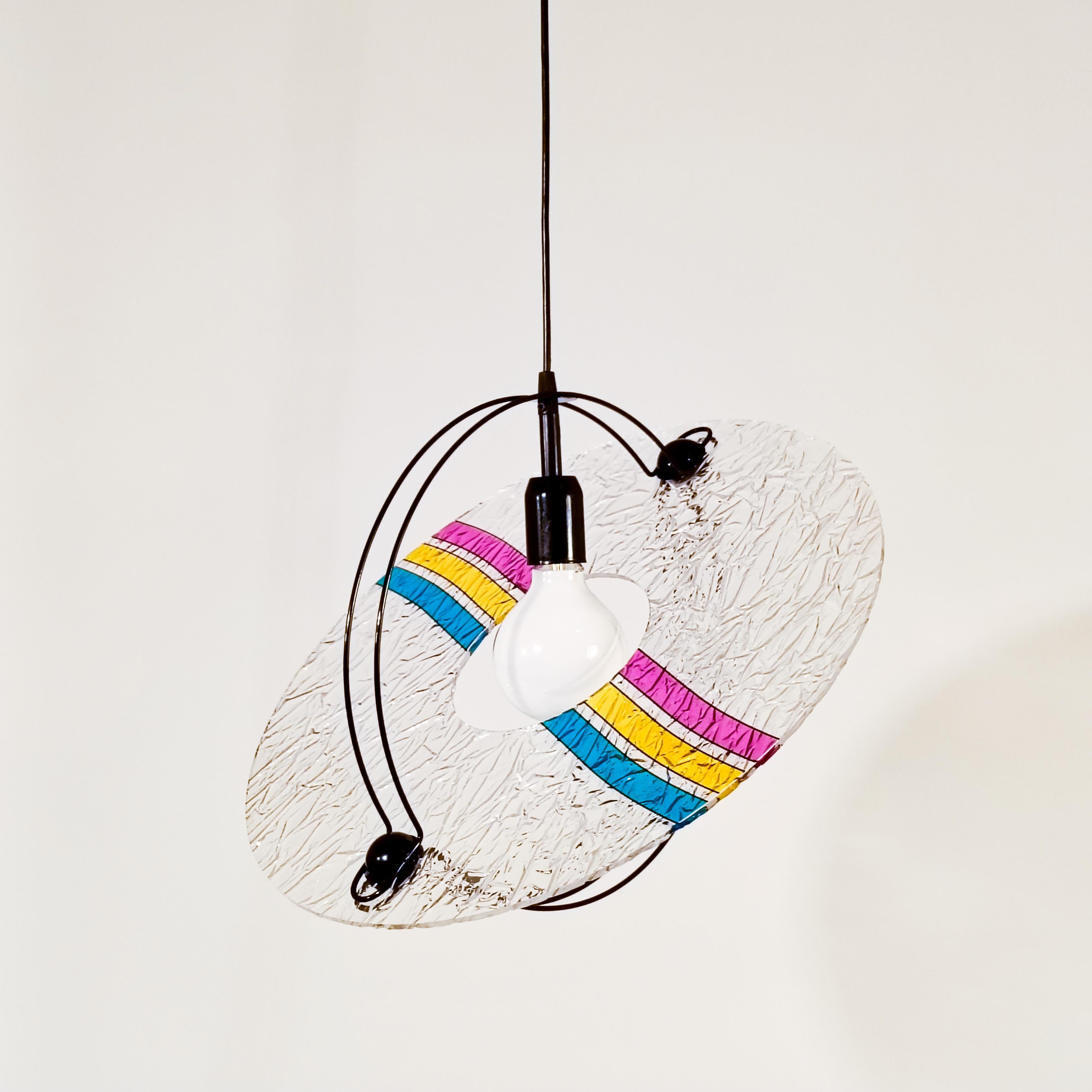Toffoli. 1 of 2 Memphis and Pop Art style pendant lamp, Italy, 1980s. in vendita 2