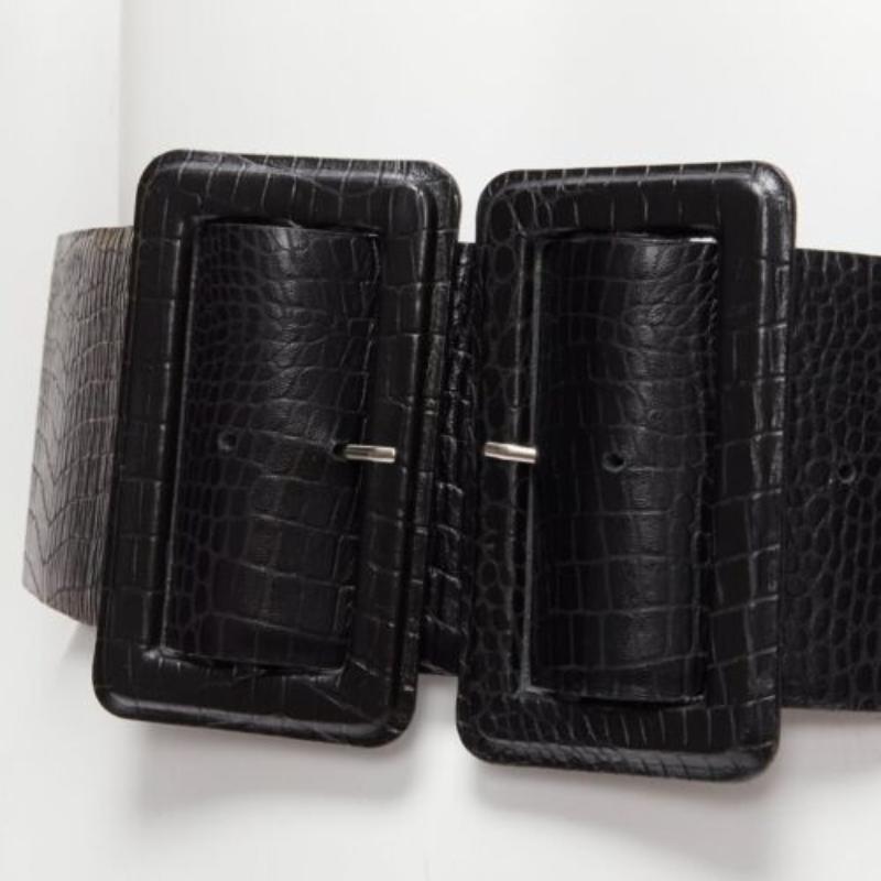 TOGA ARCHIVES black wide embossed leather buckle statement belt
Reference: BSHW/A00063
Brand: Toga Archives
Material: Leather
Color: Black, Silver
Pattern: Animal Print
Closure: Buckle
Lining: Black Leather
Extra Details: Adjustable both front and