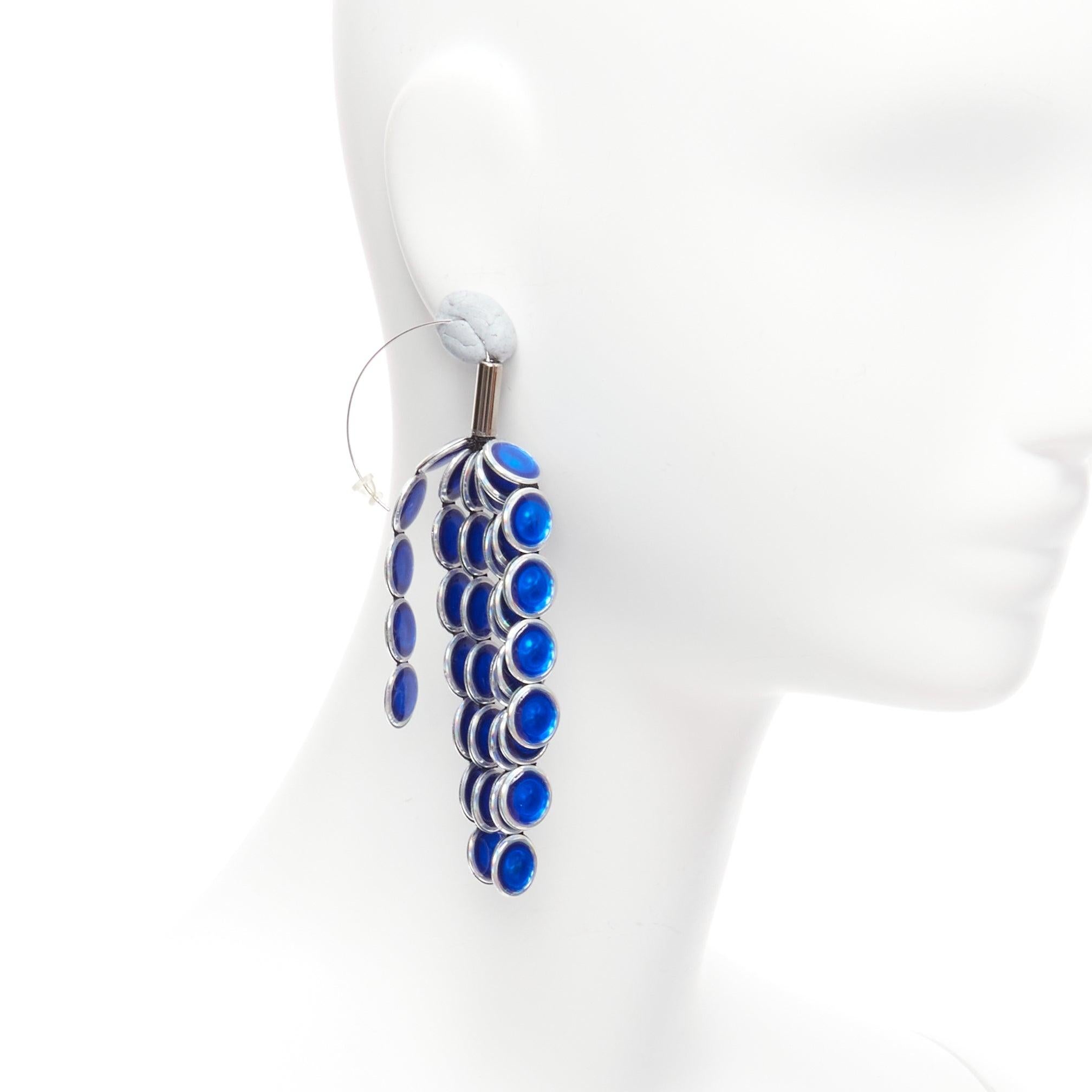 TOGA ARCHIVES blue rhinestone chandelier drop pierced earrings Pair
Reference: BSHW/A00086
Brand: Toga Archives
Material: Metal, Plastic
Color: Silver, Blue
Pattern: Solid
Closure: Loop Through
Lining: Silver Metal

CONDITION:
Condition: Very good,
