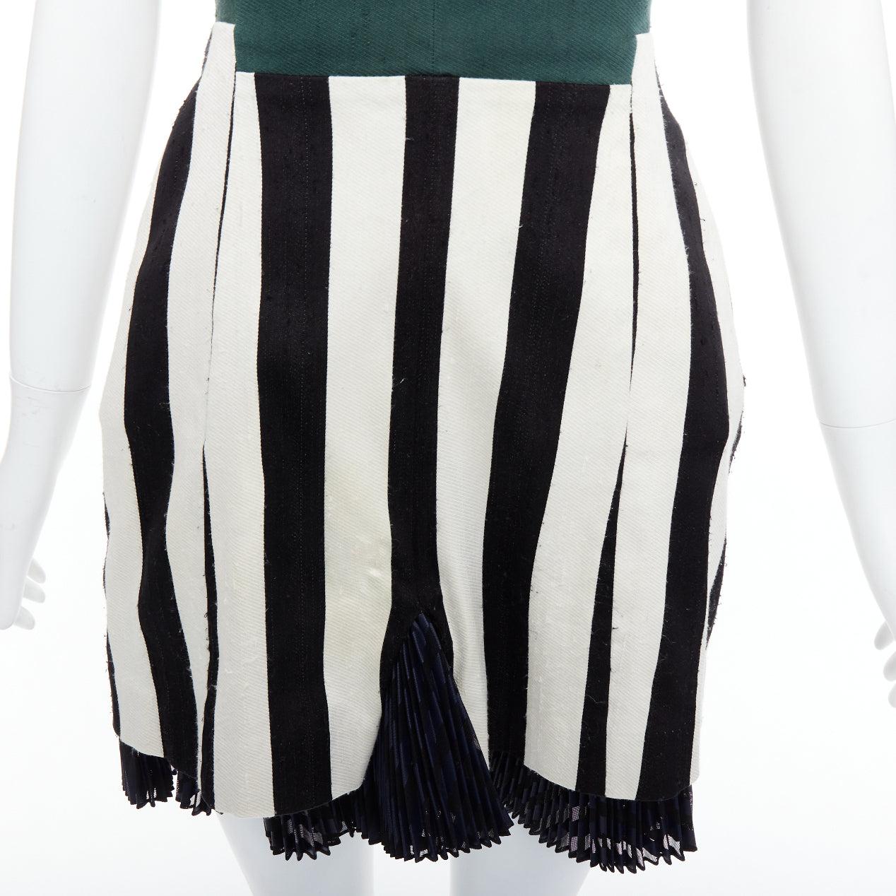 TOGA ARCHIVES green black white silk blend striped strapless mini dress JP1 S
Reference: ALCU/A00006
Brand: Toga Archives
Material: Silk, Blend
Color: Green, Multicolour
Pattern: Solid
Closure: Zip
Lining: Cream Fabric
Extra Details: Back zip.
Made