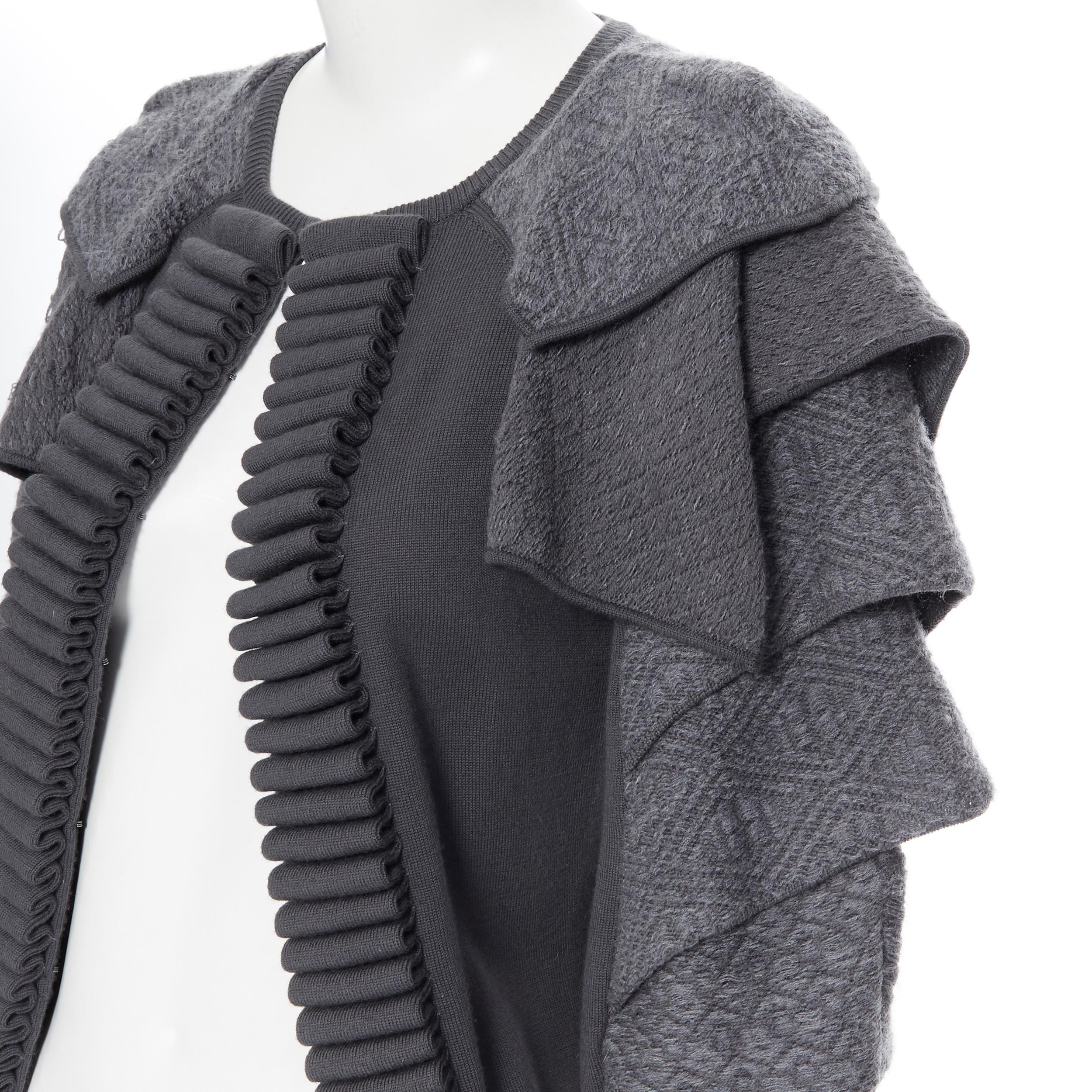 TOGA ARCHIVES grey wool knitted armour petal sleeves ribbed cardigan sweater JP1
Brand: Toga Archives
Designer: Toga Archives
Model Name / Style: Armor cardigan
Material: Wool
Color: Grey
Pattern: Solid
Closure: Hook & eye
Extra Detail: Ribbed