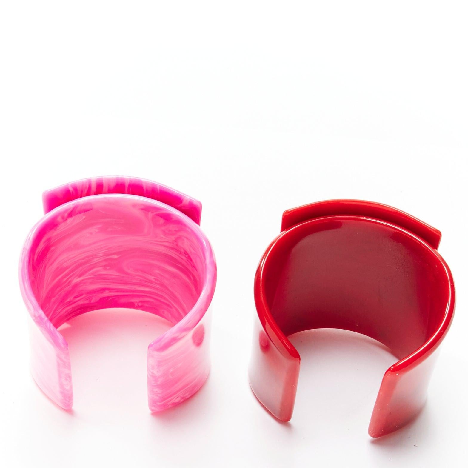 TOGA ARCHIVES pink red acrylic marble swirl oversized cuffs set
Reference: BSHW/A00085
Brand: Toga Archives
Material: Acrylic
Color: Red, Pink
Pattern: Marble
Closure: Slip On
Lining: Red Acrylic
Made in: Japan

CONDITION:
Condition: Very good, this