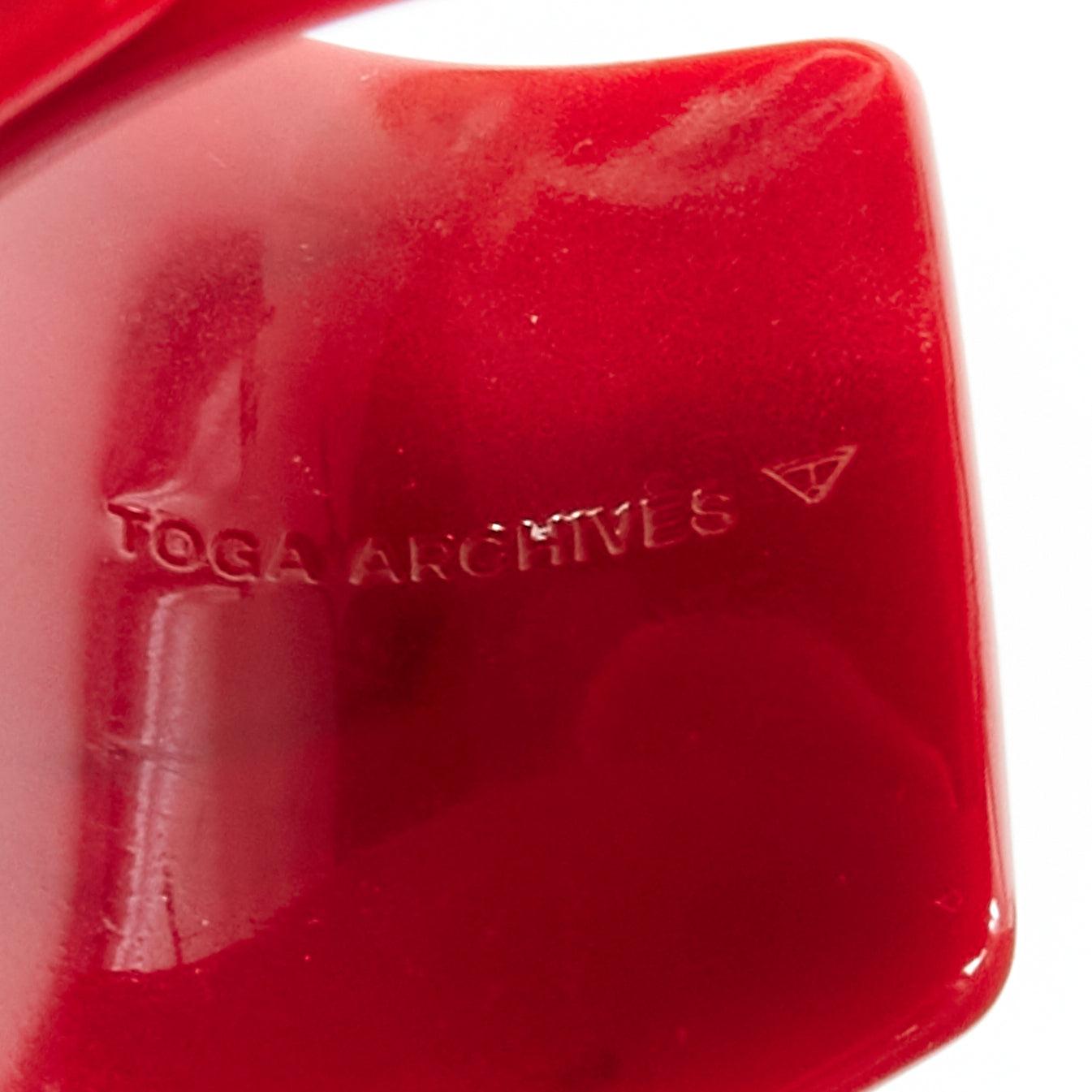 TOGA ARCHIVES rosa rot Acryl Marmor Wirbel übergroße Manschetten Set im Angebot 2