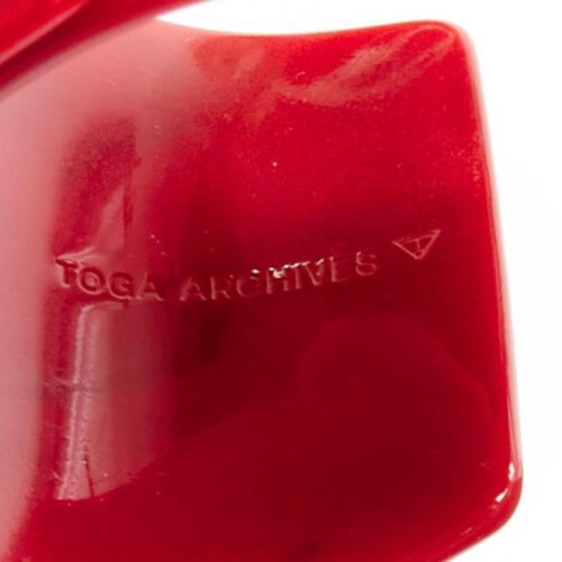 Juego de puños acrílicos TOGA ARCHIVES rosa rojo espiral de mármol de gran tamaño en venta 2