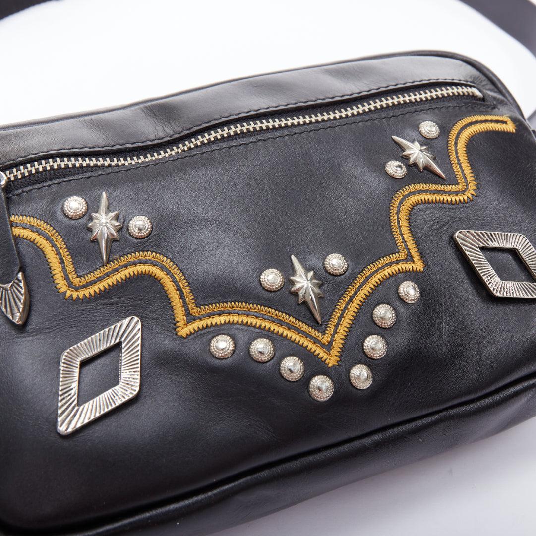 TOGA ARCHIVES Sac à ceinture Pulla noir avec broderie western en vente 1