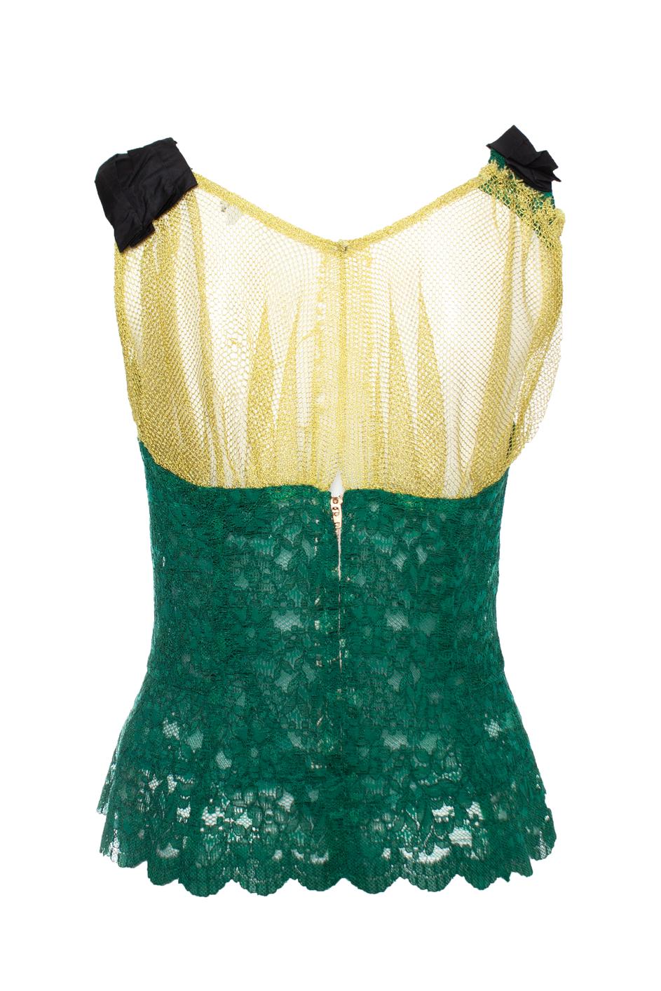 TOGA, Green lace top with yellow lace on the back and black collar. The item is in very good condition.

• CONDITION: very good condition. 

• SIZE: 2 - M 

• MEASUREMENTS: length 52 cm, width 42 cm, waist 38 cm

• MATERIAL: 72% viscose 28% nylon