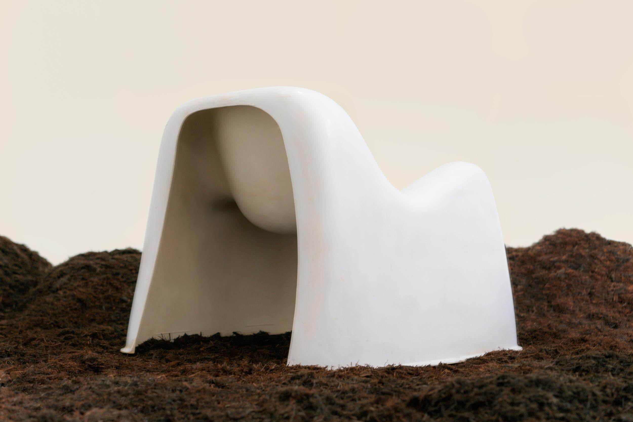 ARTEMIDE TOGA CHAIR
SERGIO MAZZA FOR ARTEMIDE C.1969



The Toga Chair designed by Sergio Mazza. The design was first exhibited in 1969 at the International Furniture Exhibition in Milan. Mazza illustrates his distinguished taste in aesthetics and