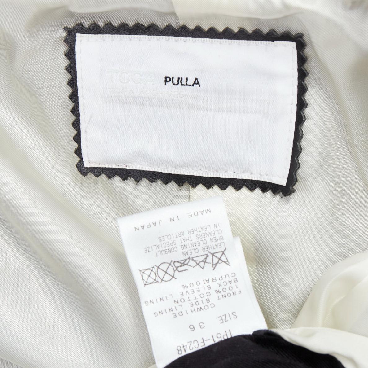 TOGA PULLA nera in pelle bovina con logo argento charm zip crop biker FR36 S in vendita 3