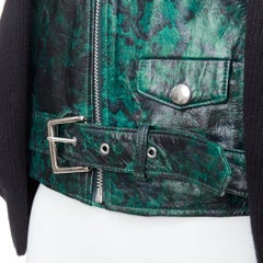 TOGA PULLA Grüne Bikerjacke aus bedrucktem Lammfell und schwarzer Wolle JP1 S