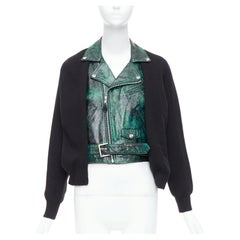 TOGA PULLA Grüne Bikerjacke aus bedrucktem Lammfell und schwarzer Wolle JP1 S