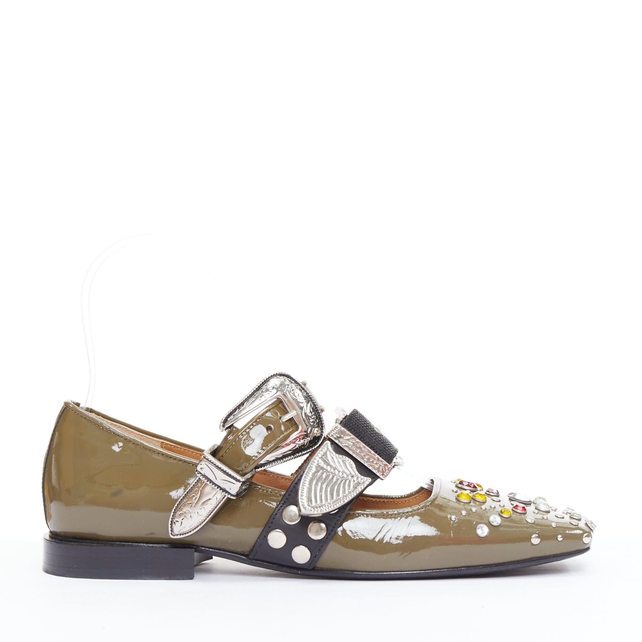 TOGA PULLA khaki green patent leather crystal embellished maryjane flat EU39
Reference: ECLO/A00118
Brand: Toga Archives
Collection: Pulla
Material: Patent Leather
Color: Green, Multicolour
Pattern: Solid
Closure: Buckle
Lining: Brown Leather
Extra