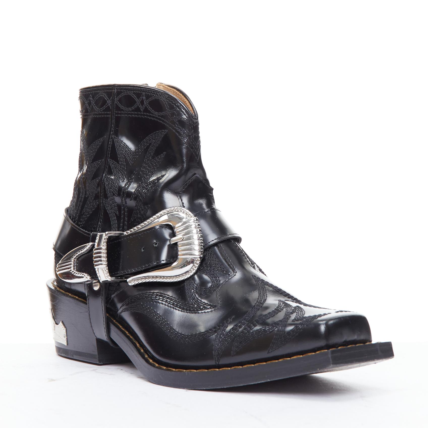 TOGA PULLA PORTER bottes de cow-boy noires à bouts d'aile avec boucle argentée EU38
Référence : ECLO/A00073
Marque : Toga Archives
Collectional : PULLA Porter
MATERIAL : Cuir, métal
Couleur : noir, argent
Motif : Solide
Fermeture : Zip
Doublure :