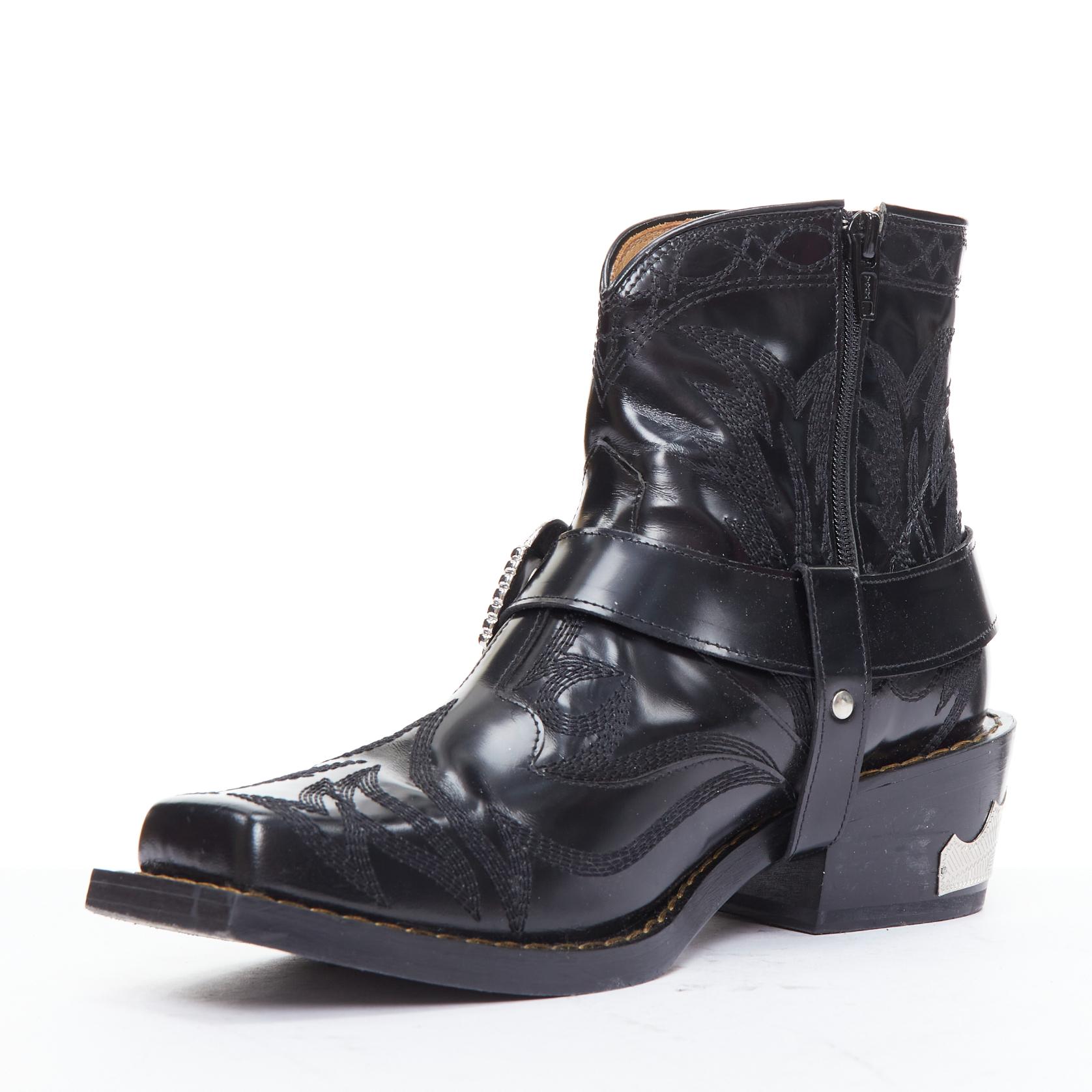 TOGA PULLA PORTER bottes de cow-boy noires à bouts d'aile avec boucle argentée EU38 Bon état - En vente à Hong Kong, NT