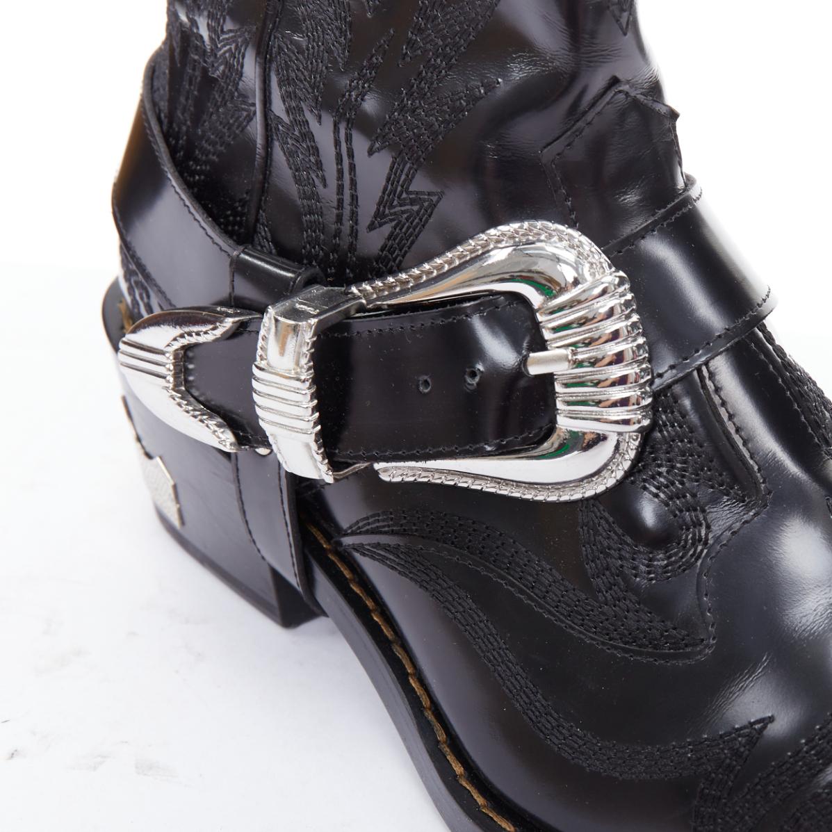 TOGA PULLA PORTER bottes de cow-boy noires à bouts d'aile avec boucle argentée EU38 en vente 2