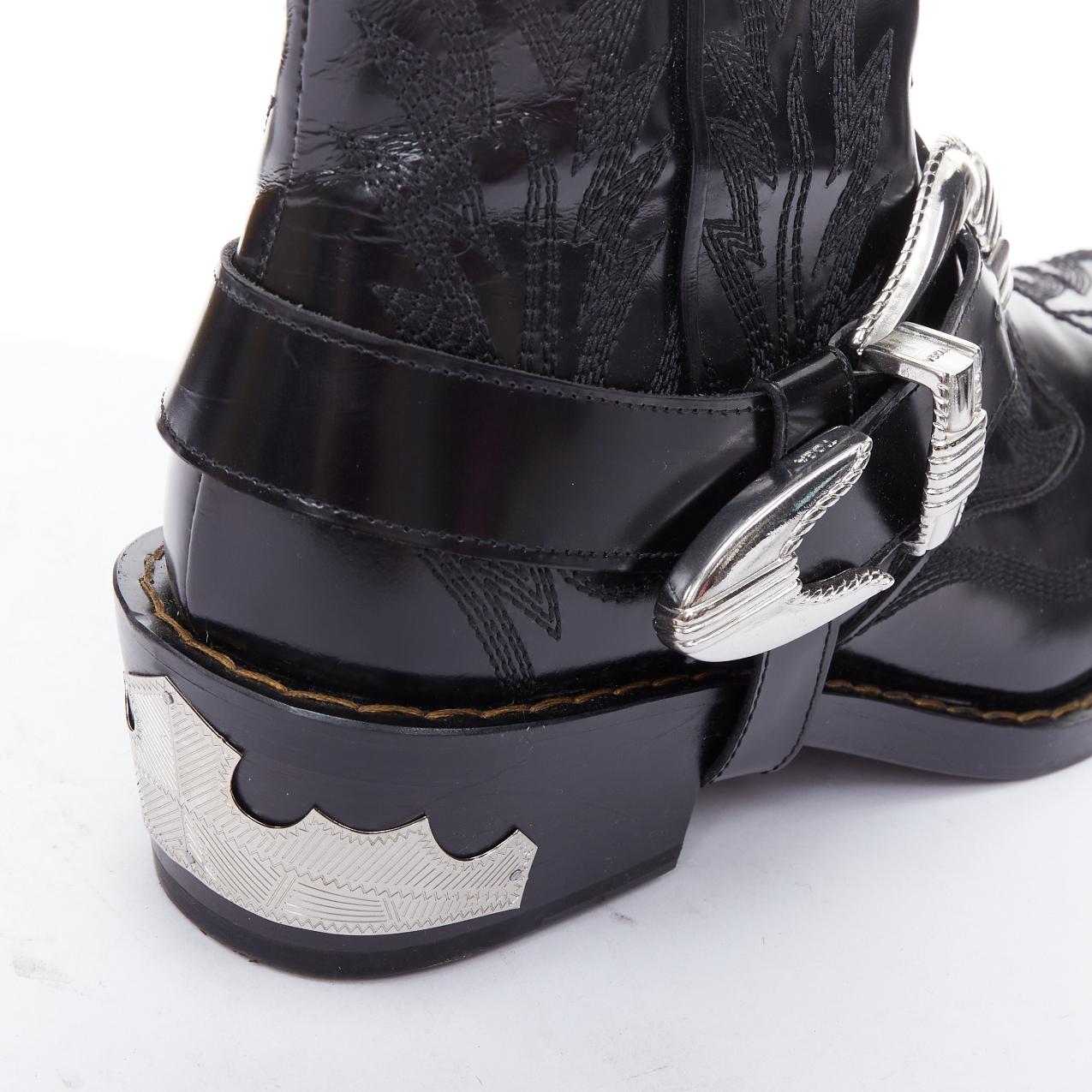 TOGA PULLA PORTER bottes de cow-boy noires à bouts d'aile avec boucle argentée EU38 en vente 3