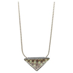 TOGA Collana d'argento a catena con cerniera a triangolo con ciondolo in pelle di pitone verde