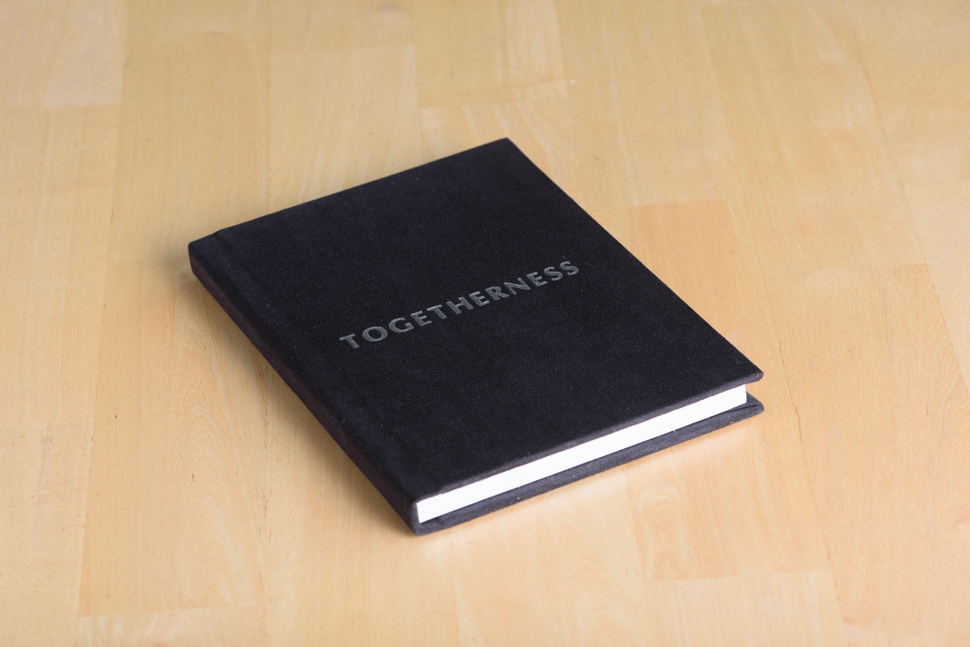 “Togetherness” Love Collection Ring 18k Gold, Brilliant & Pink Sapphires. in vendita 3