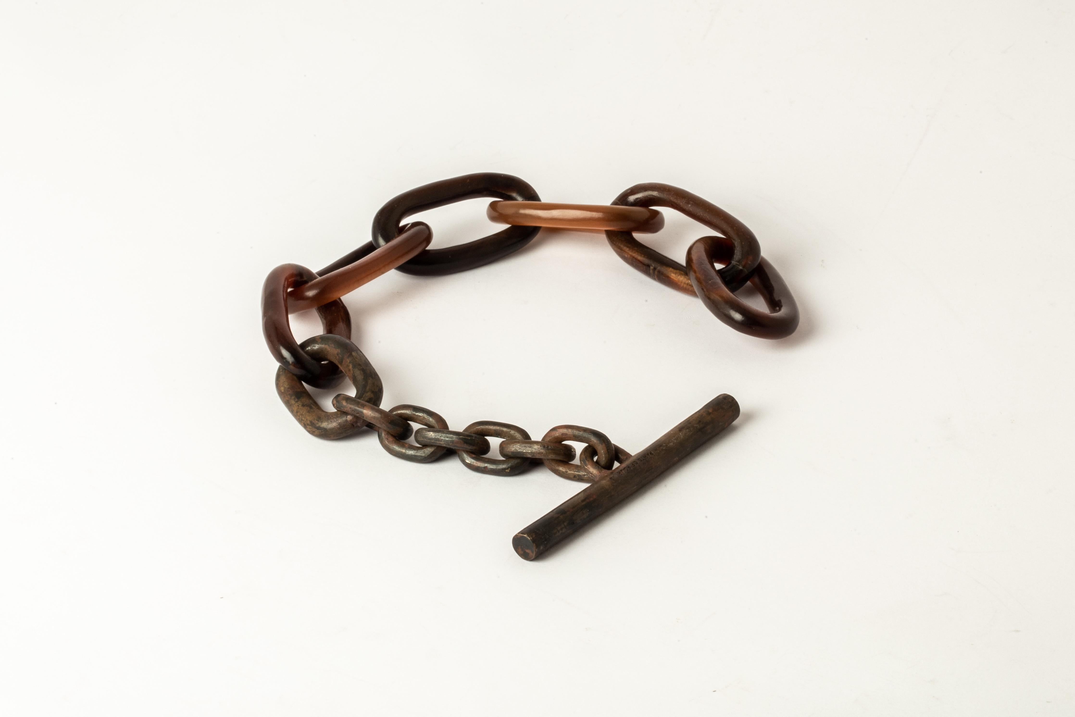 Toggle Chain Bracelet (Medium Links, RAH+DR) In New Condition For Sale In Paris, FR