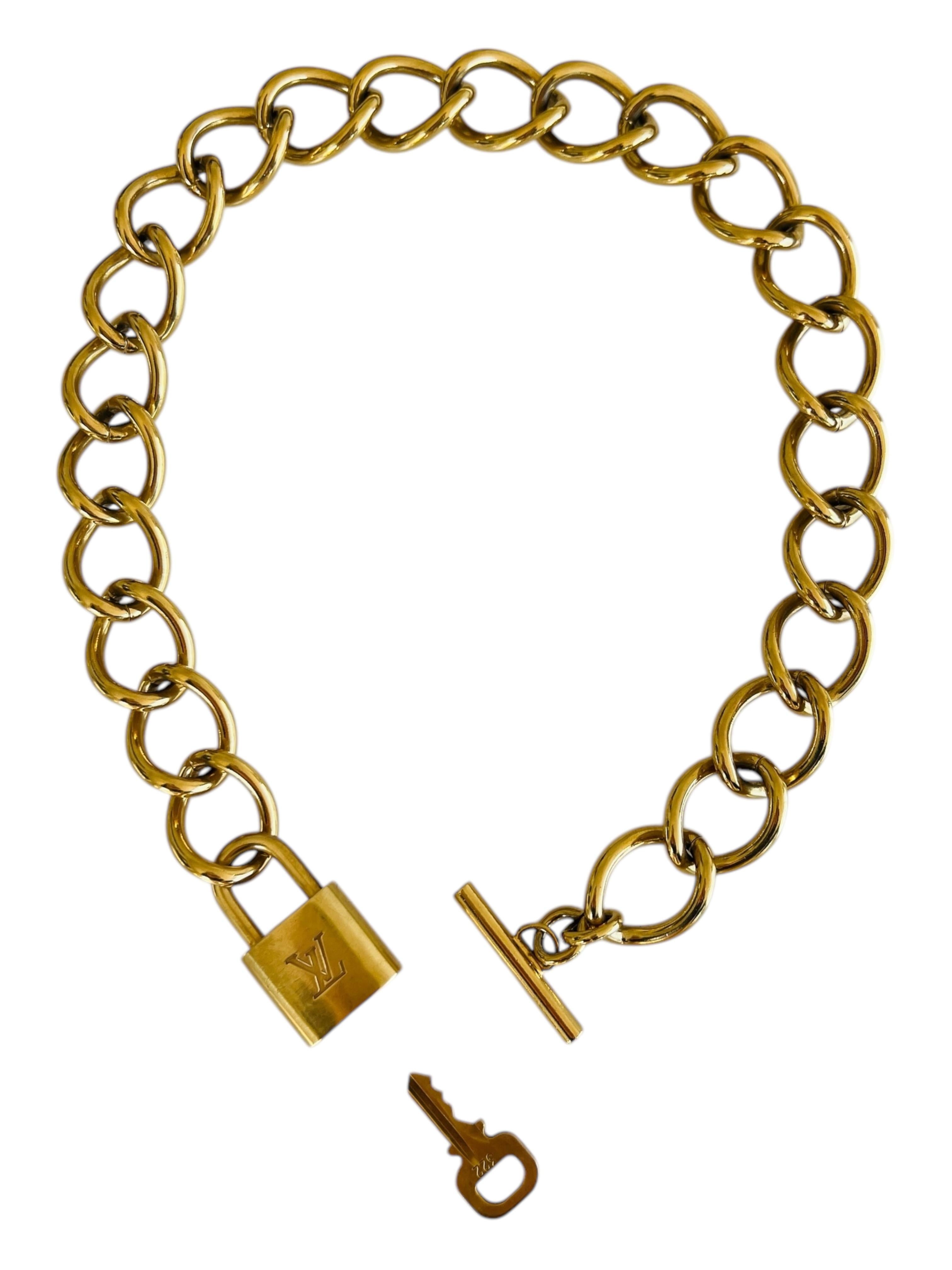 Toggle Chain Choker Chunky Heavy Statement Necklace W/ LV Lock Key In Good Condition For Sale In Sausalito, CA