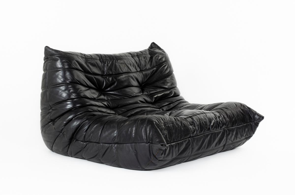 Togo 2-seat sofa in black leather by Michel Ducaroy for Ligne Roset 1970 In Good Condition For Sale In JASSANS-RIOTTIER, FR
