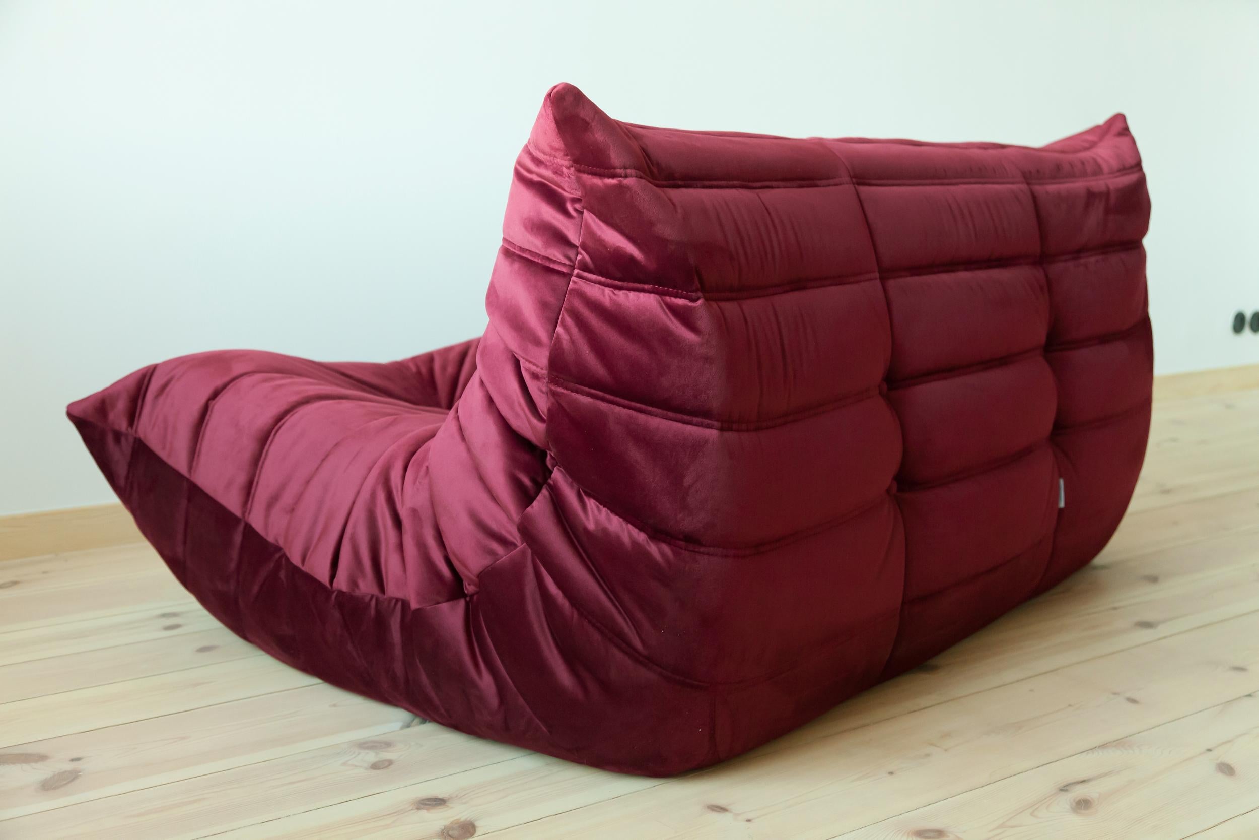 French Togo 2-Seat Sofa in Burgundy Velvet by Michel Ducaroy for Ligne Roset For Sale