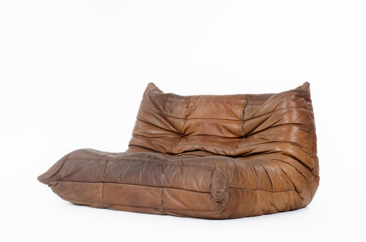2-seat sofa by Michel Ducaroy for Ligne Roset in 1970
All in foam covered by brown leather from origin
Very nice patina of time
Iconic Togo model