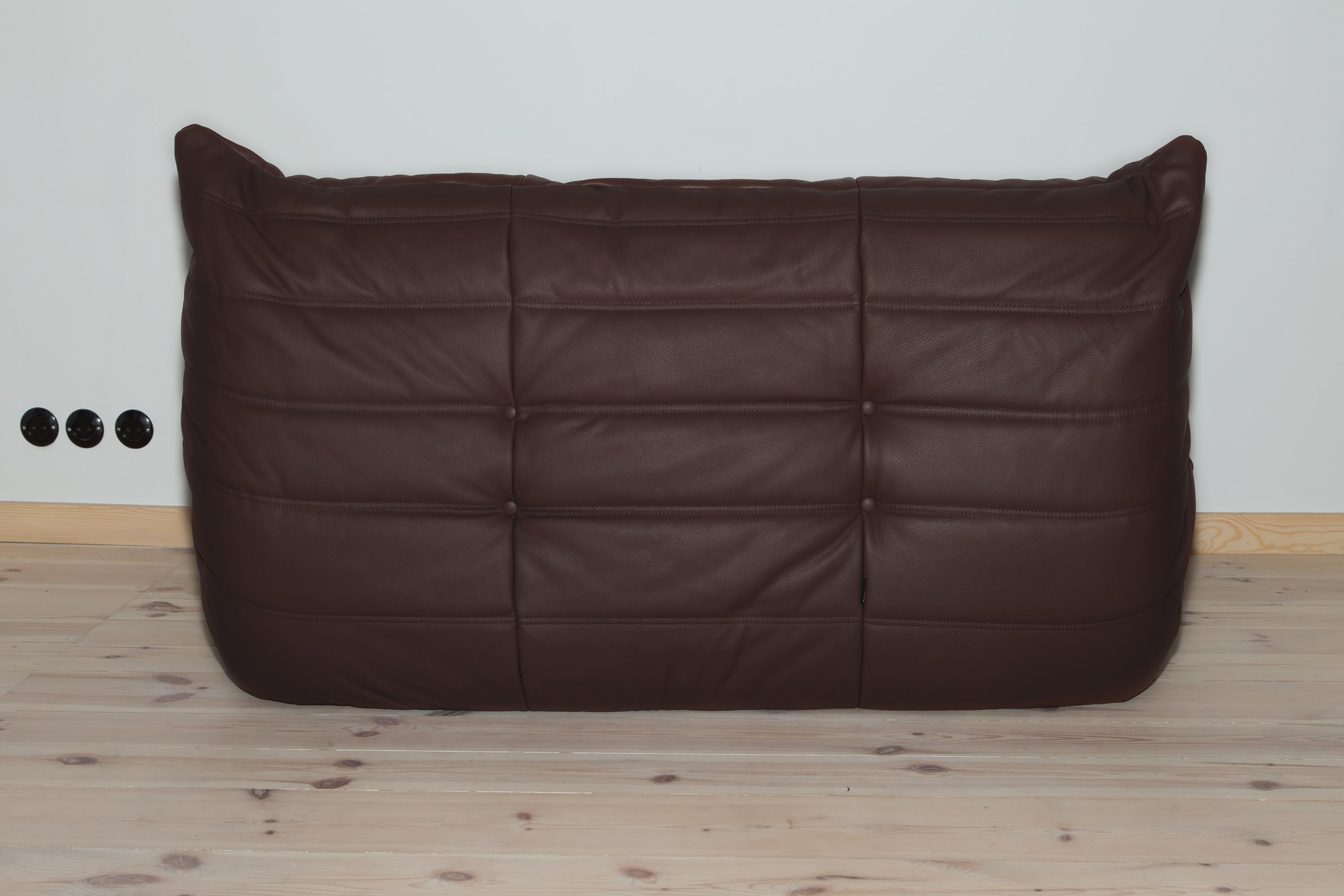 Togo 2-Seat Sofa in Madras Brown Leather by Michel Ducaroy for Ligne Roset In Excellent Condition For Sale In Berlin, DE