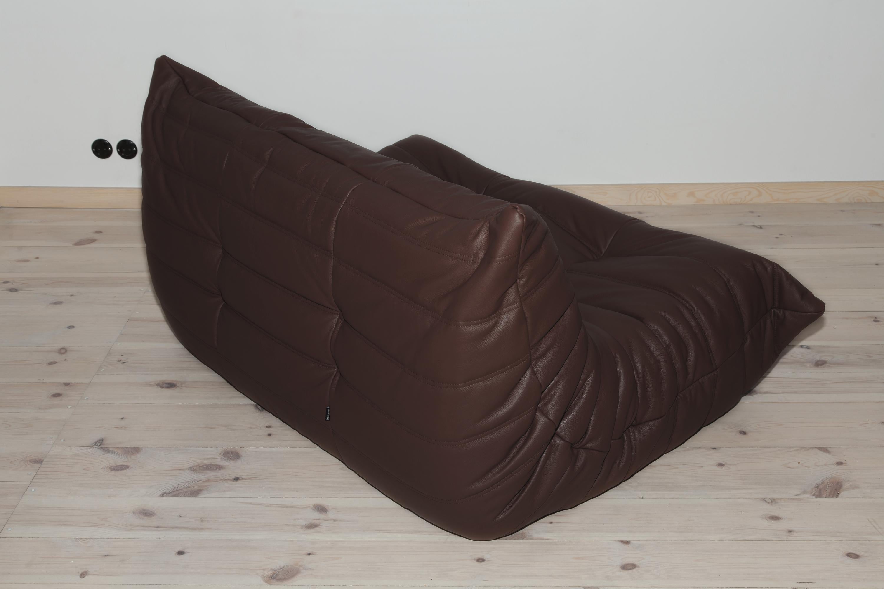 Contemporary Togo 2-Seat Sofa in Madras Brown Leather by Michel Ducaroy for Ligne Roset For Sale
