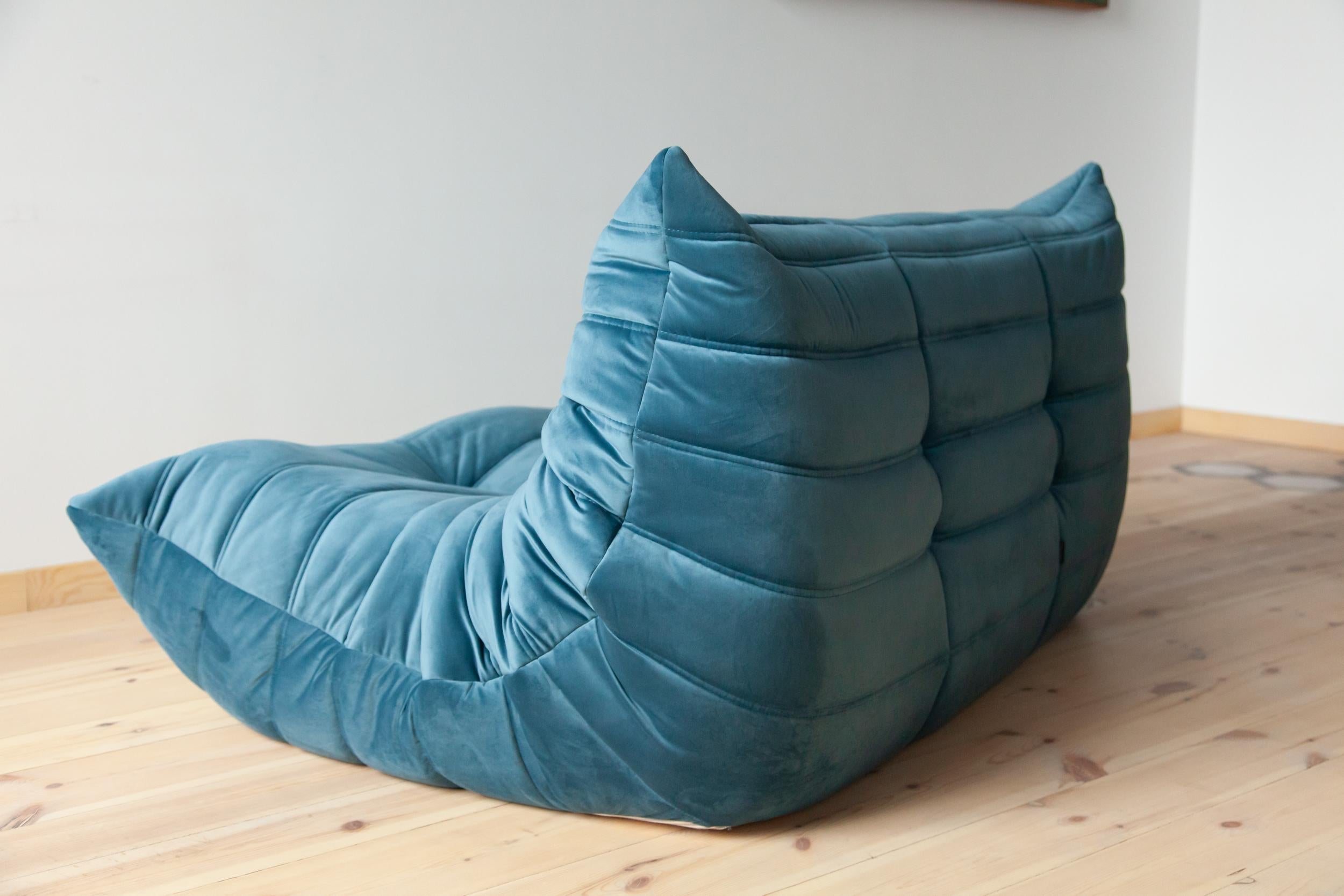 French Togo 2-Seat Sofa in Sea Blue Velvet by Michel Ducaroy for Ligne Roset For Sale