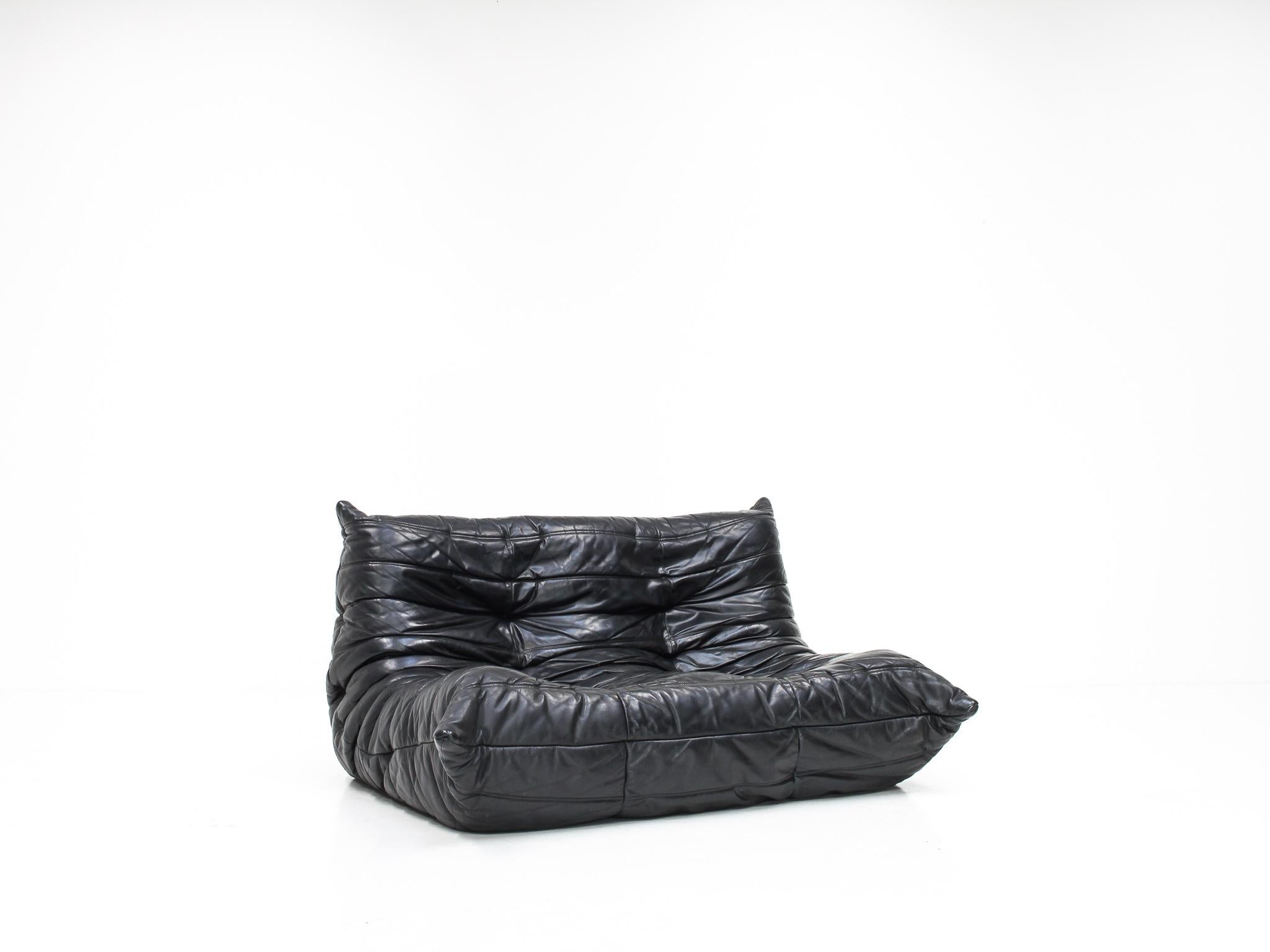 An early fireside single Togo 2-seater loveseat by Michel Ducaroy for Ligne Roset - created in 1973, France.

This is an earlier version dating from the late 1970s/early 1980s. It retains its original high-quality black leather upholstery.

The
