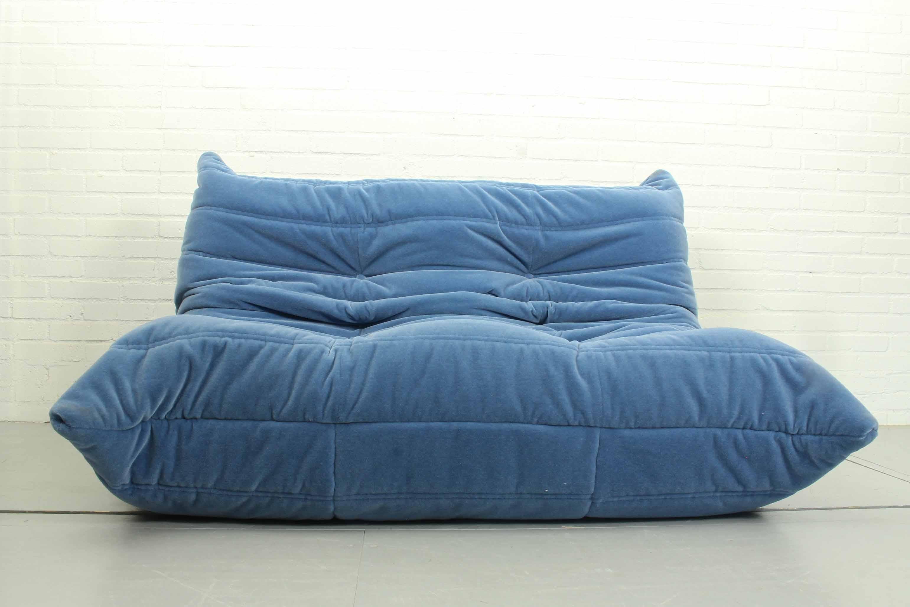 Togo sofa with 2 seats by Ligne Roset in excellent condition. Reupholstered in a high quality steel blue luxurious mohair which gives a beautiful and rich effect. The Togo is the lounge sofa. It has an ergonomic design, multiple density polyether